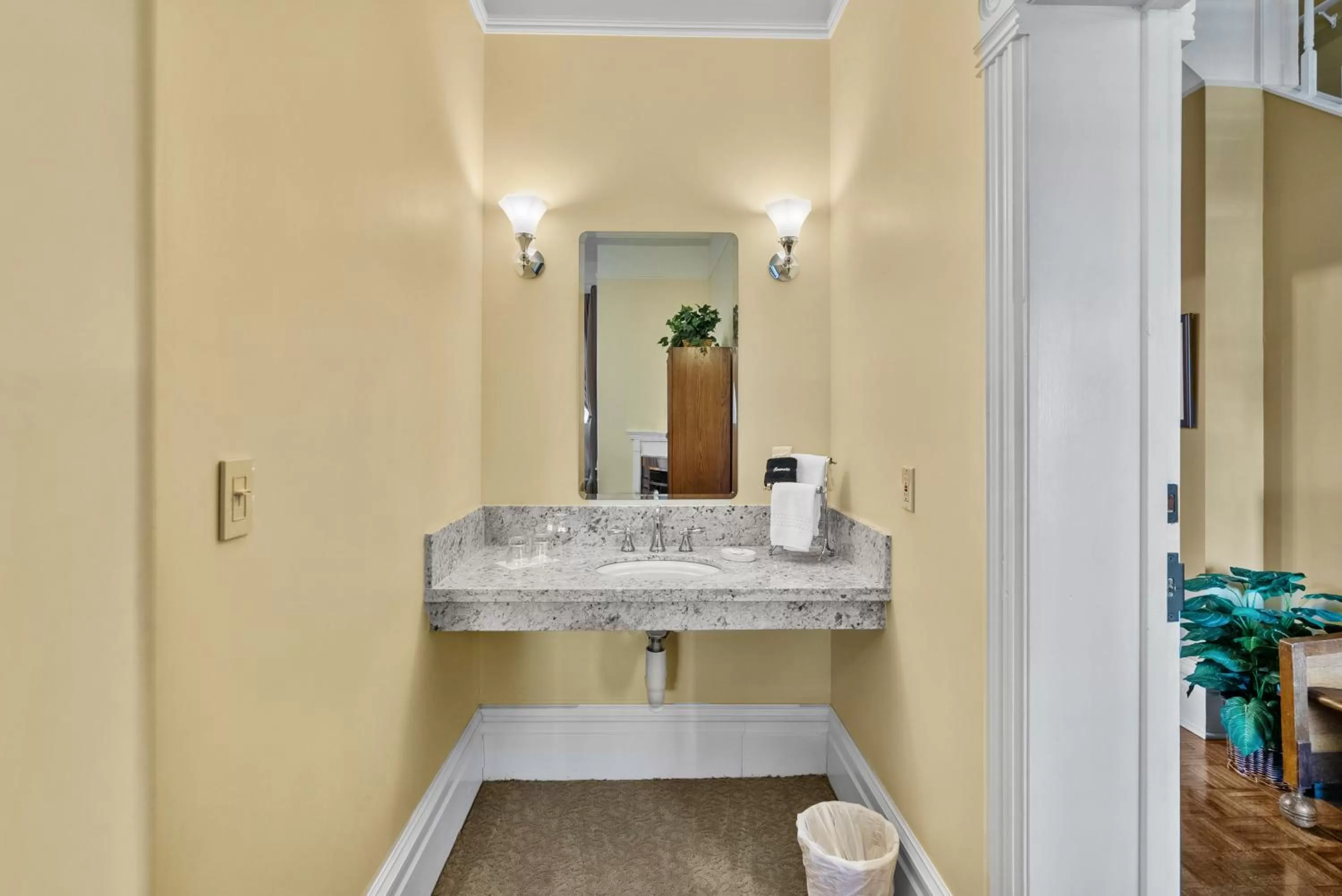 Bathroom in Hennessey House Bed and Breakfast