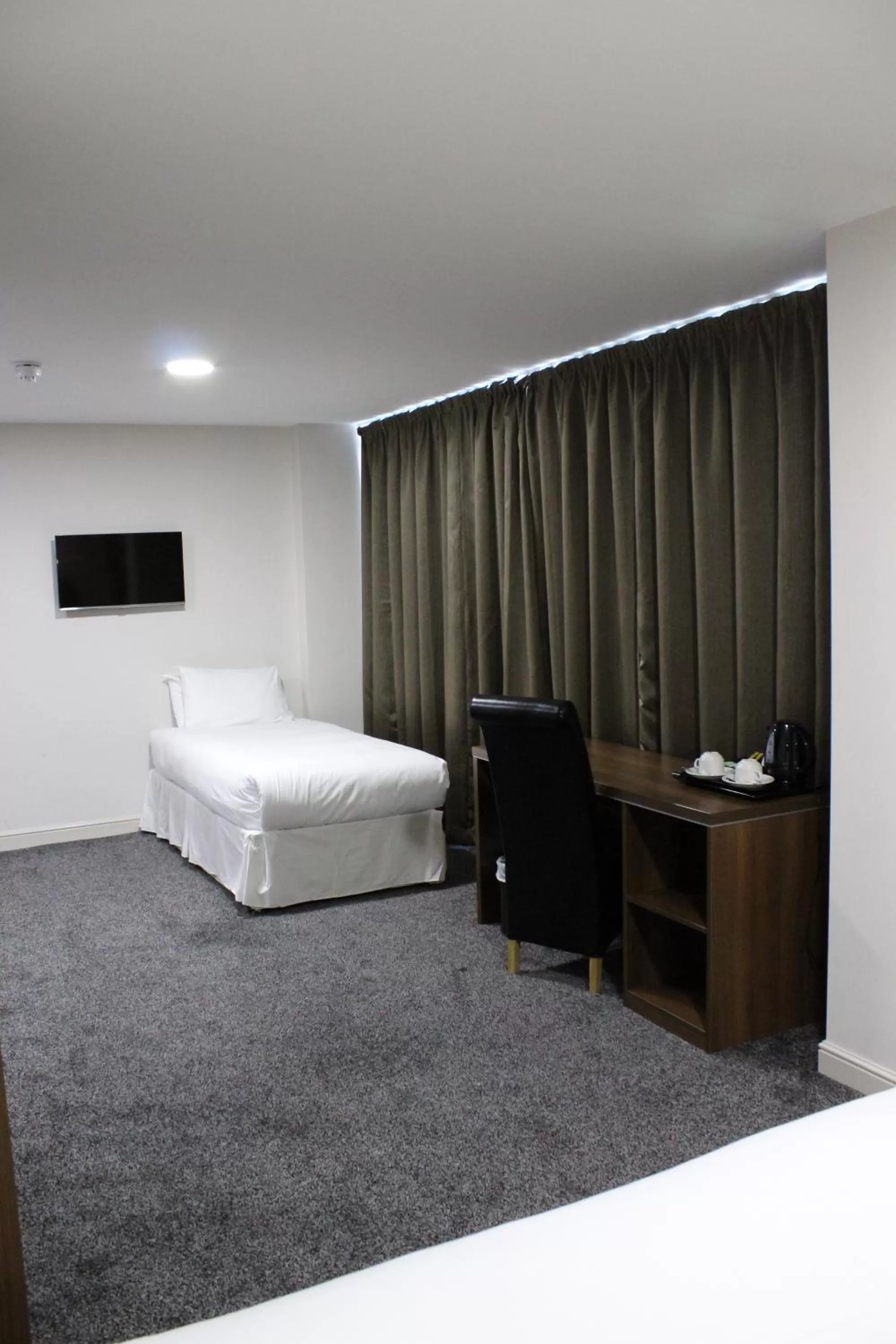 Bed in Milton Manchester Hotel