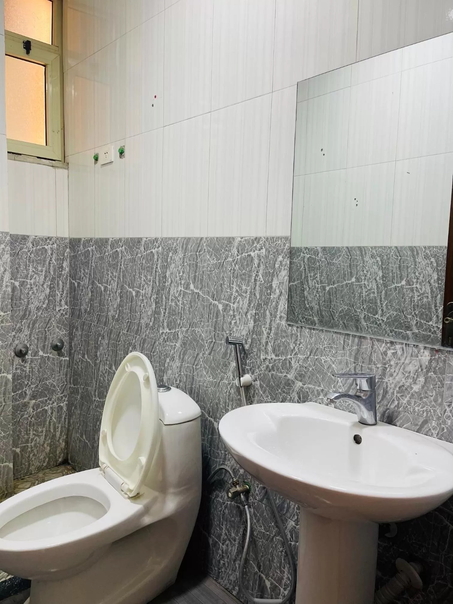 Toilet in Goza Guest House