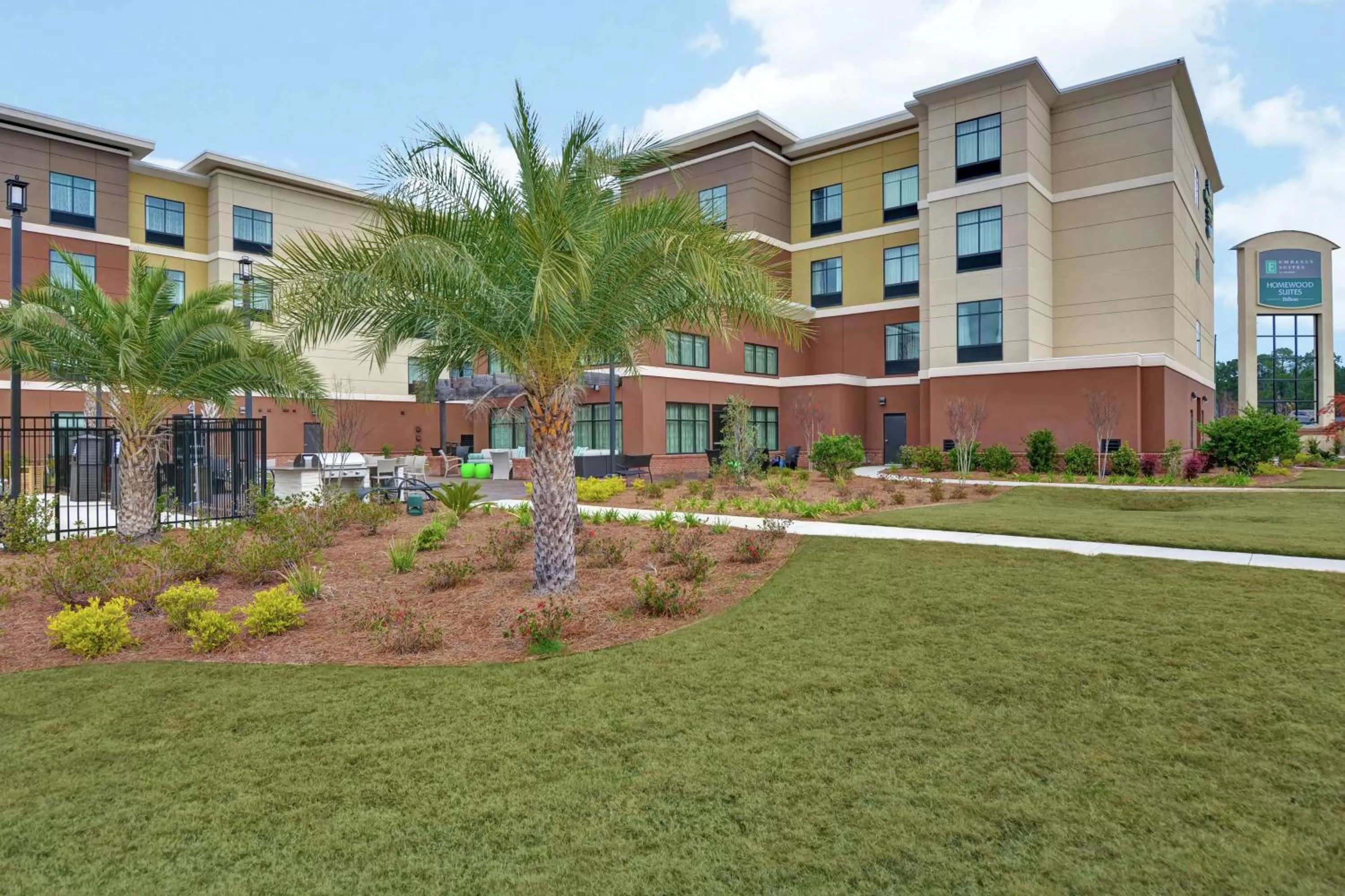 Property building in Homewood Suites By Hilton Savannah Airport