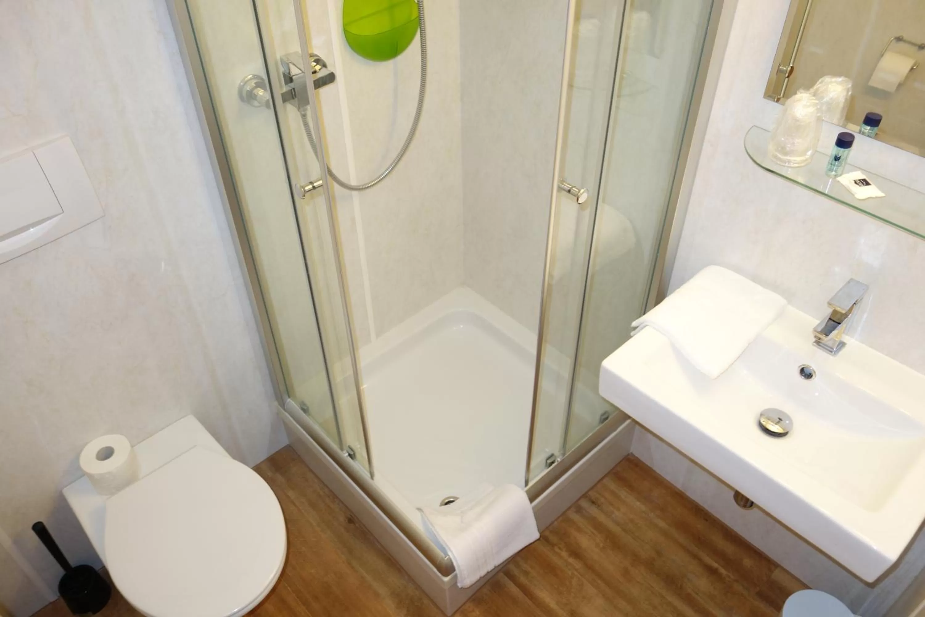 Shower in Hotel Deutsches Haus