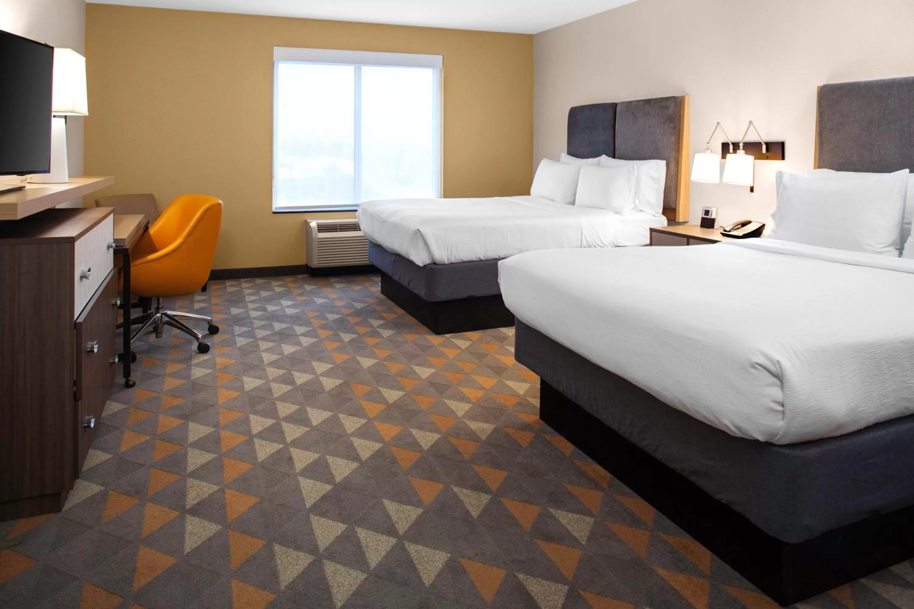 Photo of the whole room, Bed in Holiday Inn Hotel & Suites Lima by IHG