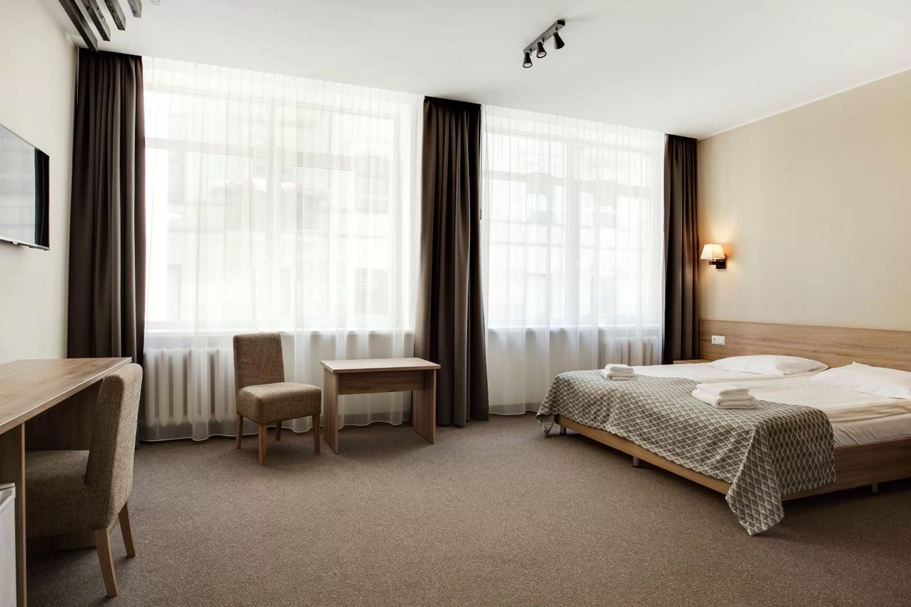 Photo of the whole room, Bed in Old Town Trio