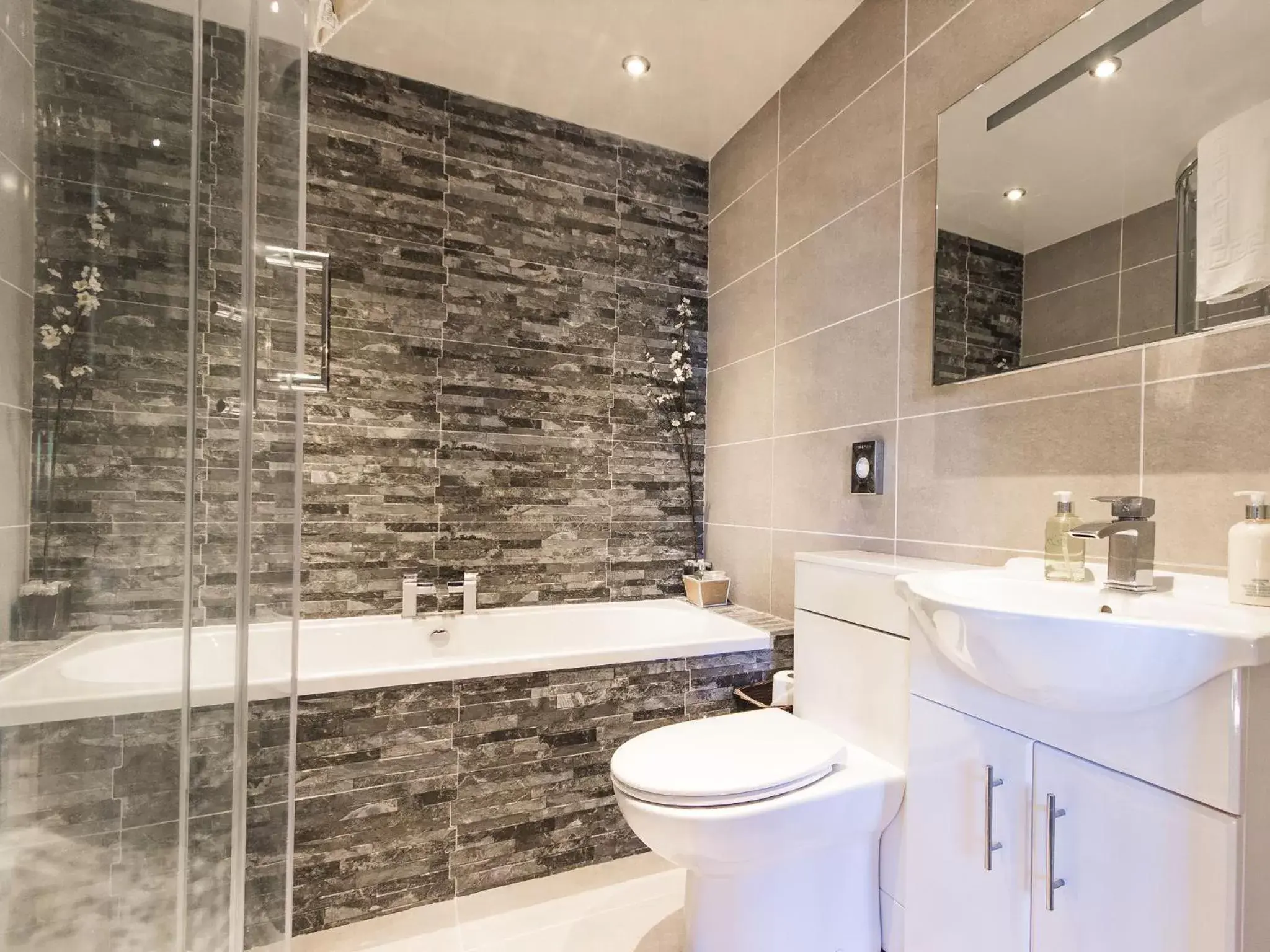 Suite - single occupancy in White Lion Hotel Suite - single occupancy in White Lion Hotel