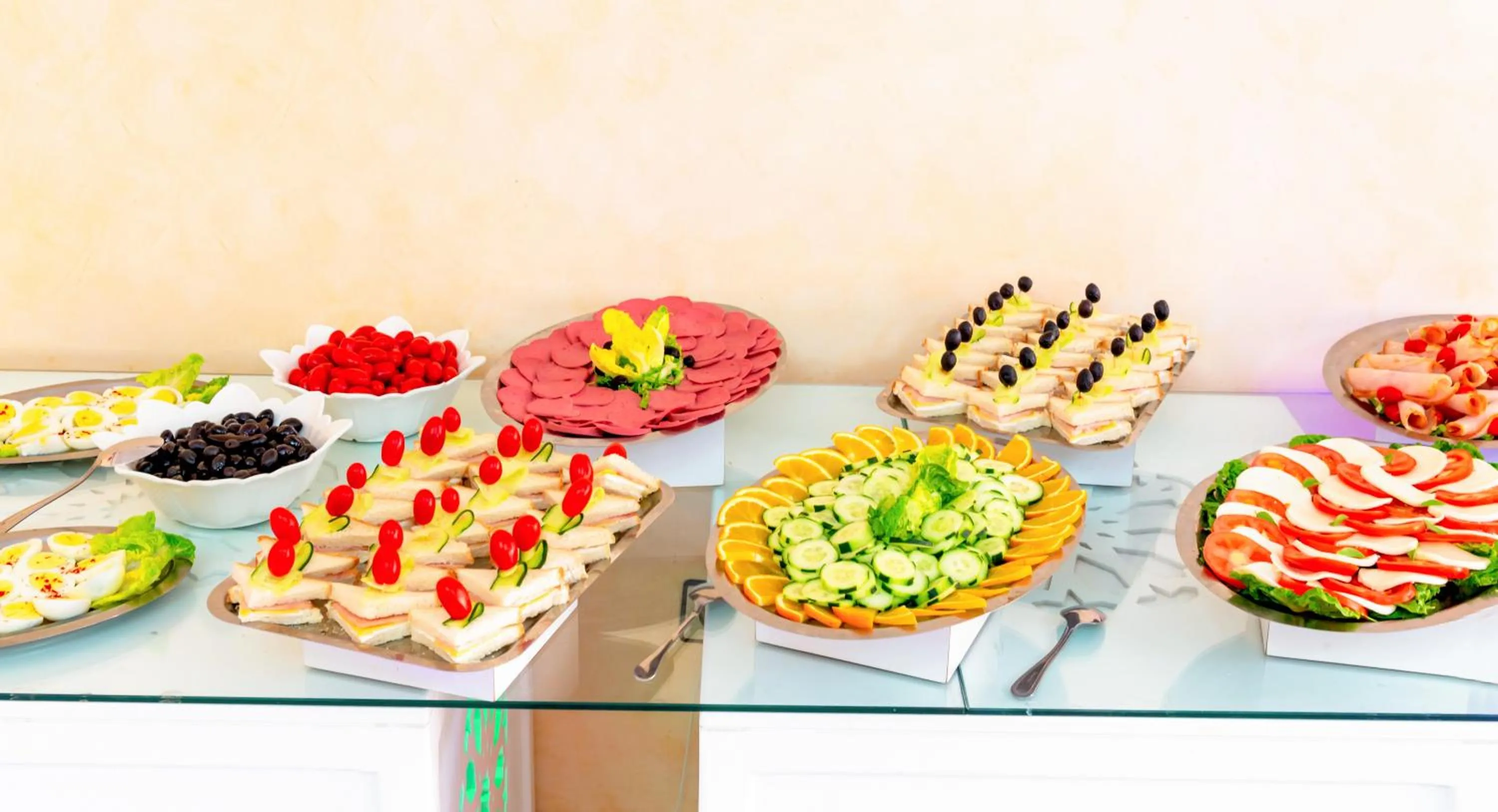 Buffet breakfast in Hotel Akabar