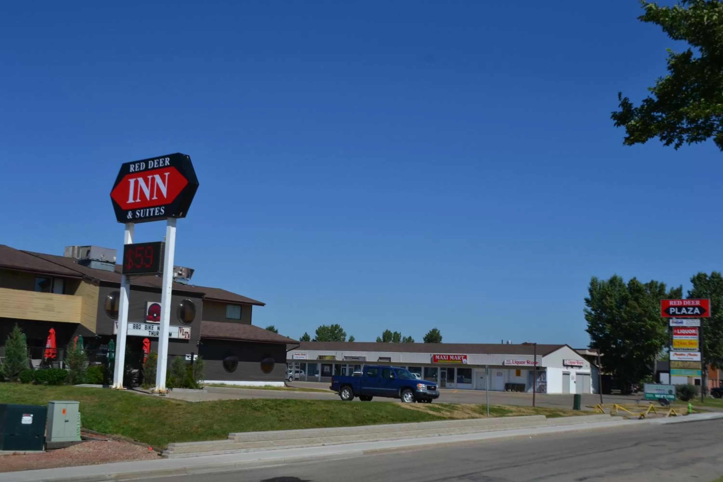 Street view, Property Building in Red Deer Inn & Suites