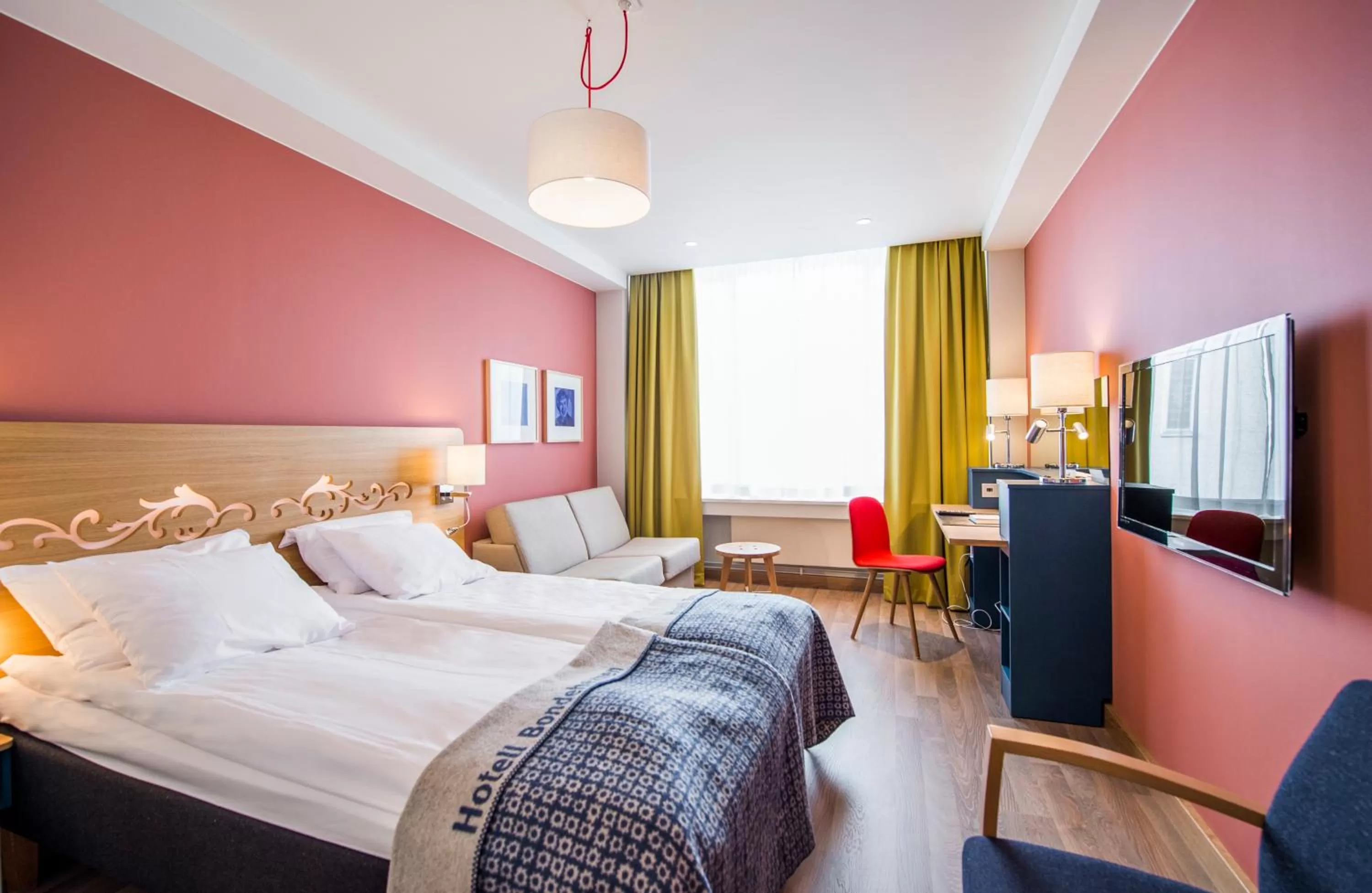 Seating area, Bed in Hotell Bondeheimen