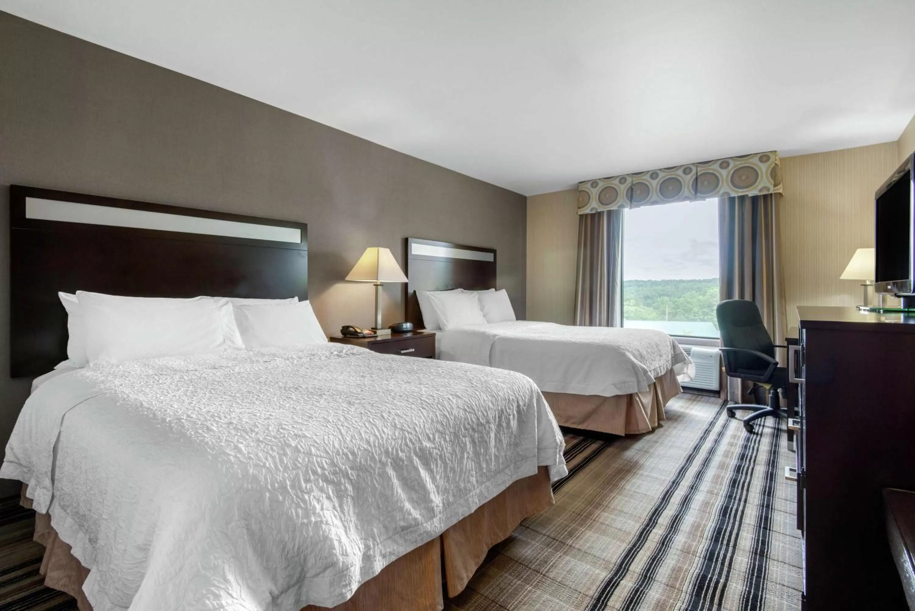 Bed in Hampton Inn Meadville