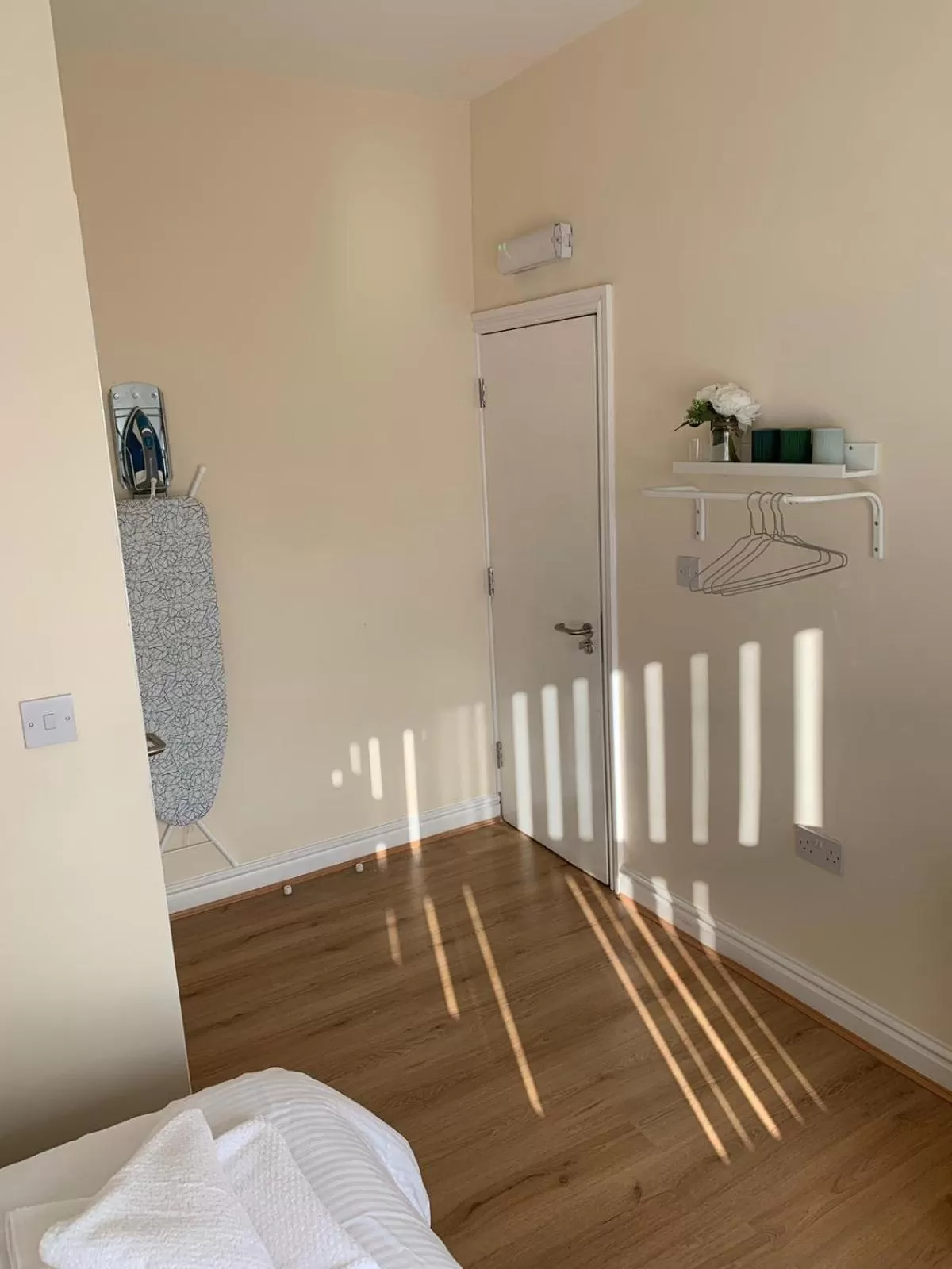 Double Room with Private Bathroom in Smeaton serviced Accommodation