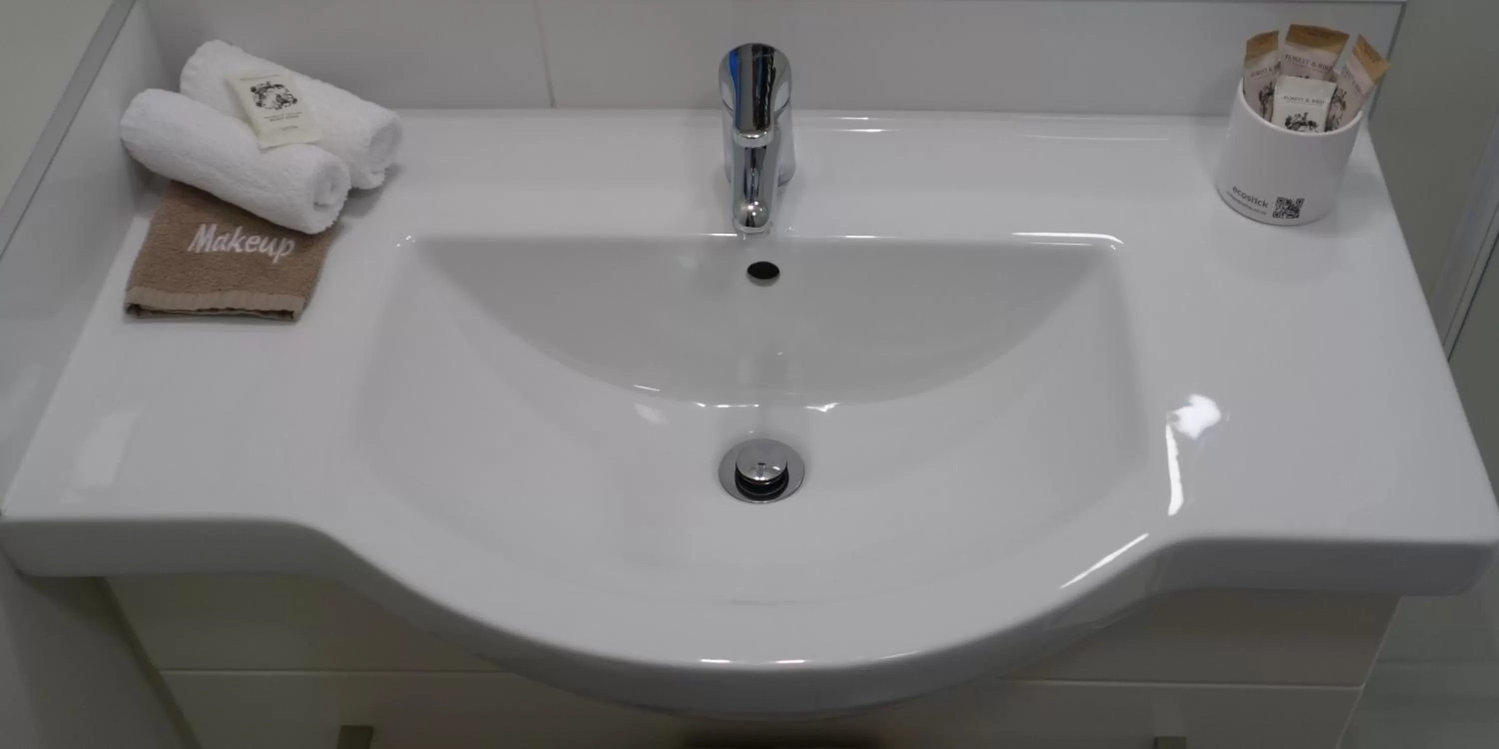 Bathroom in Airport Palms Motel