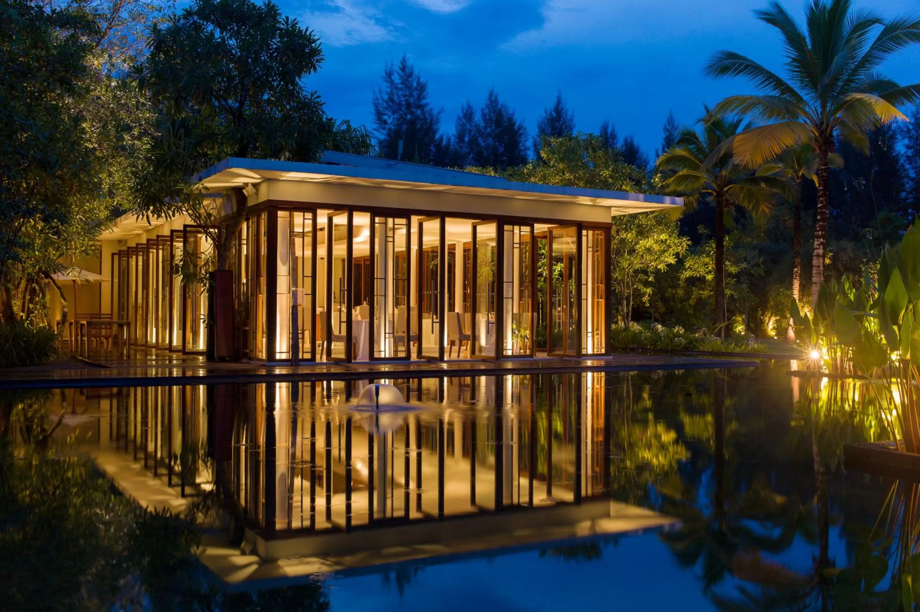 Restaurant/places to eat in The Sarojin