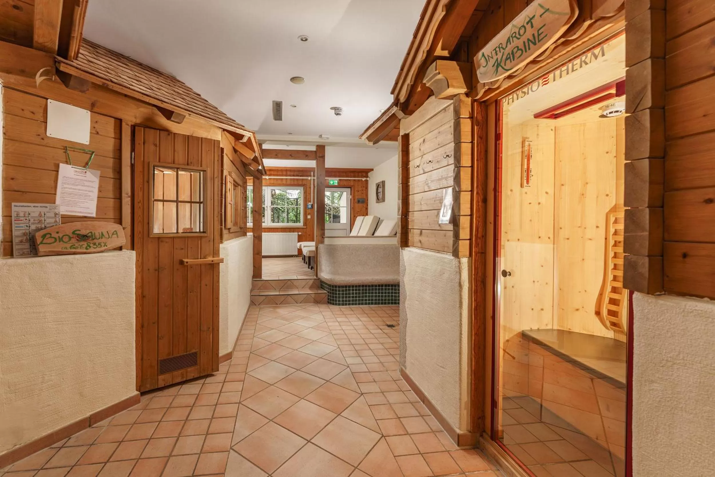 Sauna, Bed in Naturhotel Lärchenhof
