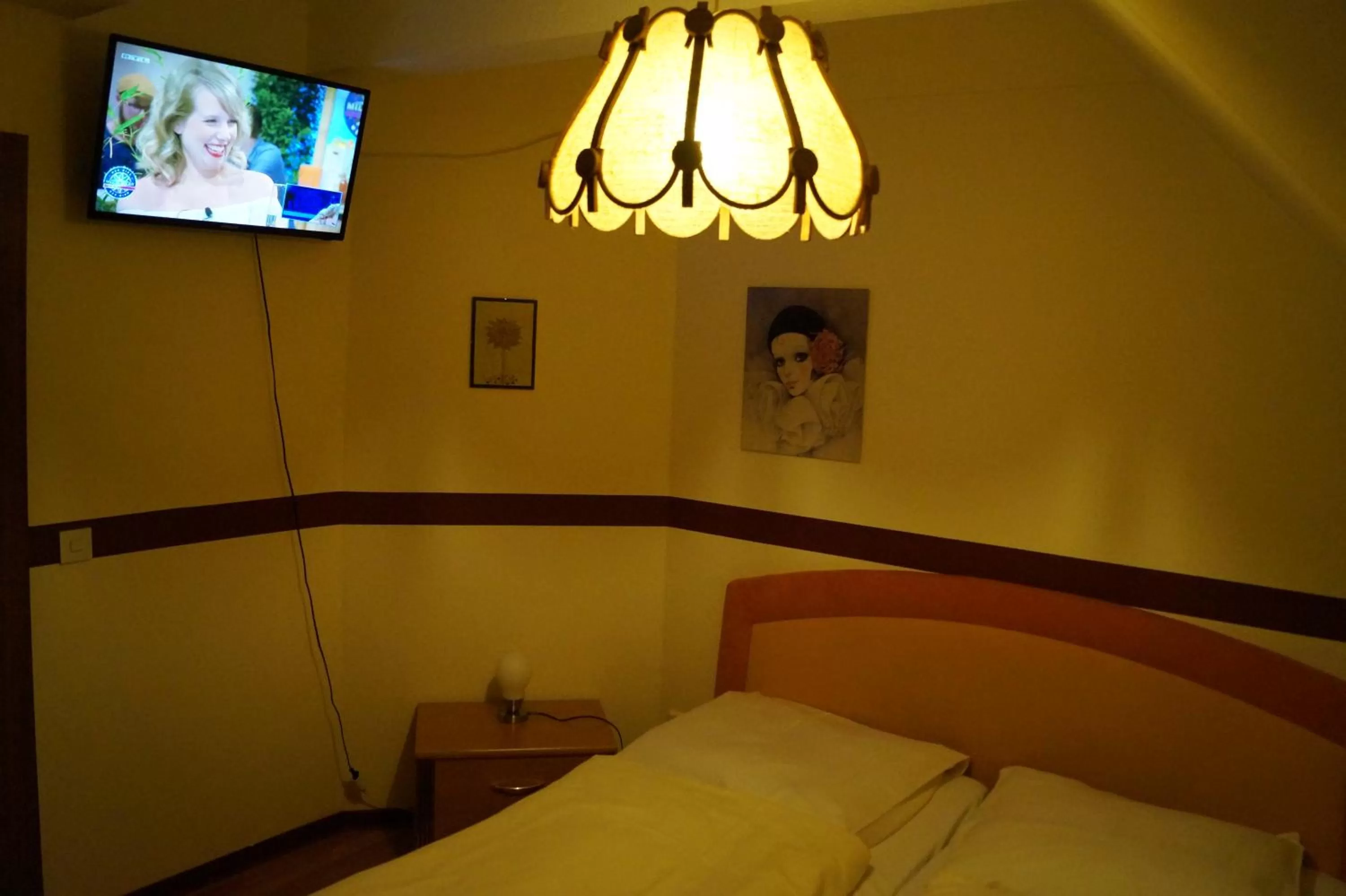 TV and multimedia, Bed in La Fontana