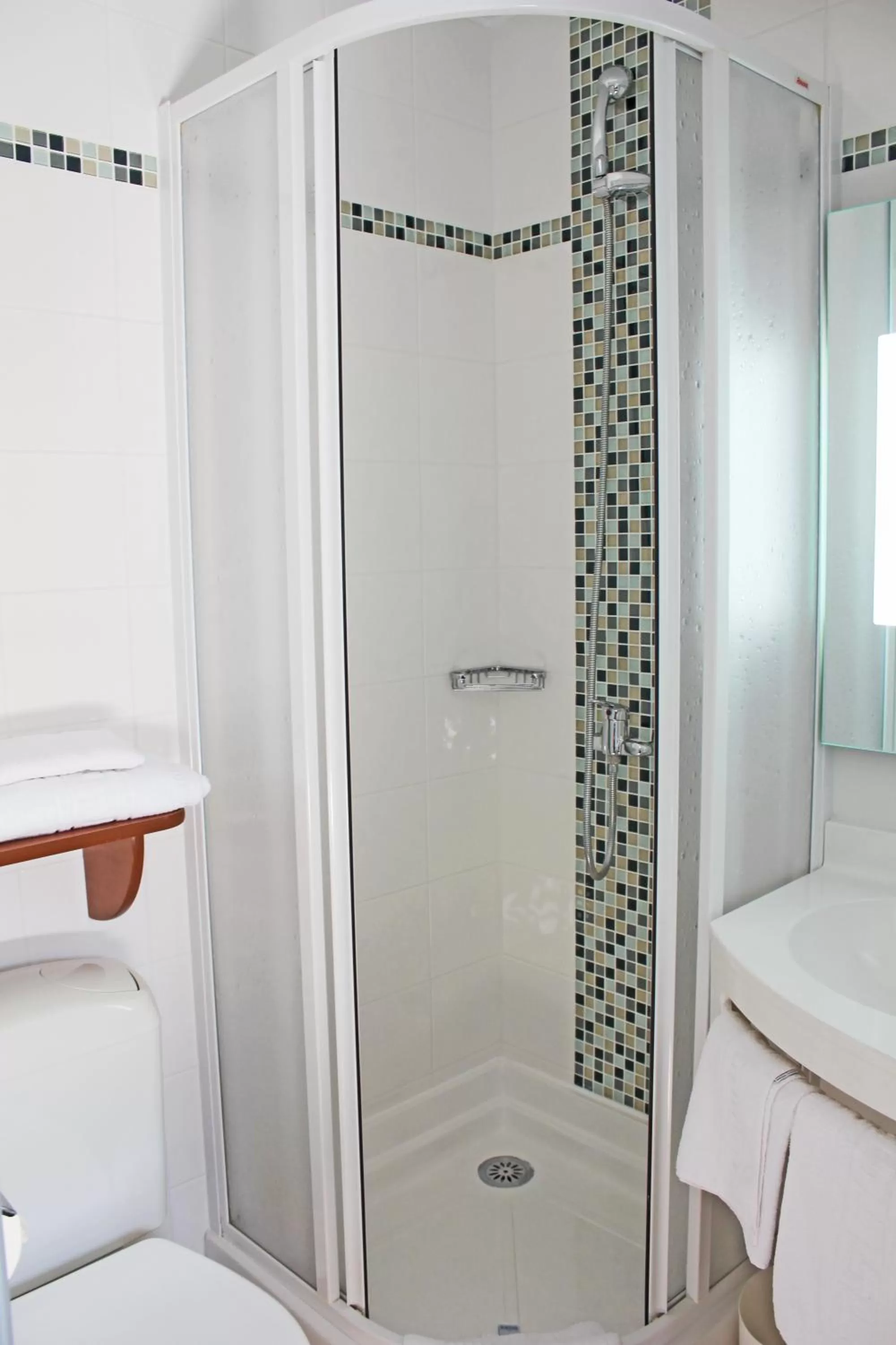 Bathroom in The Originals City, Hotel Novella Confort, Nantes Est