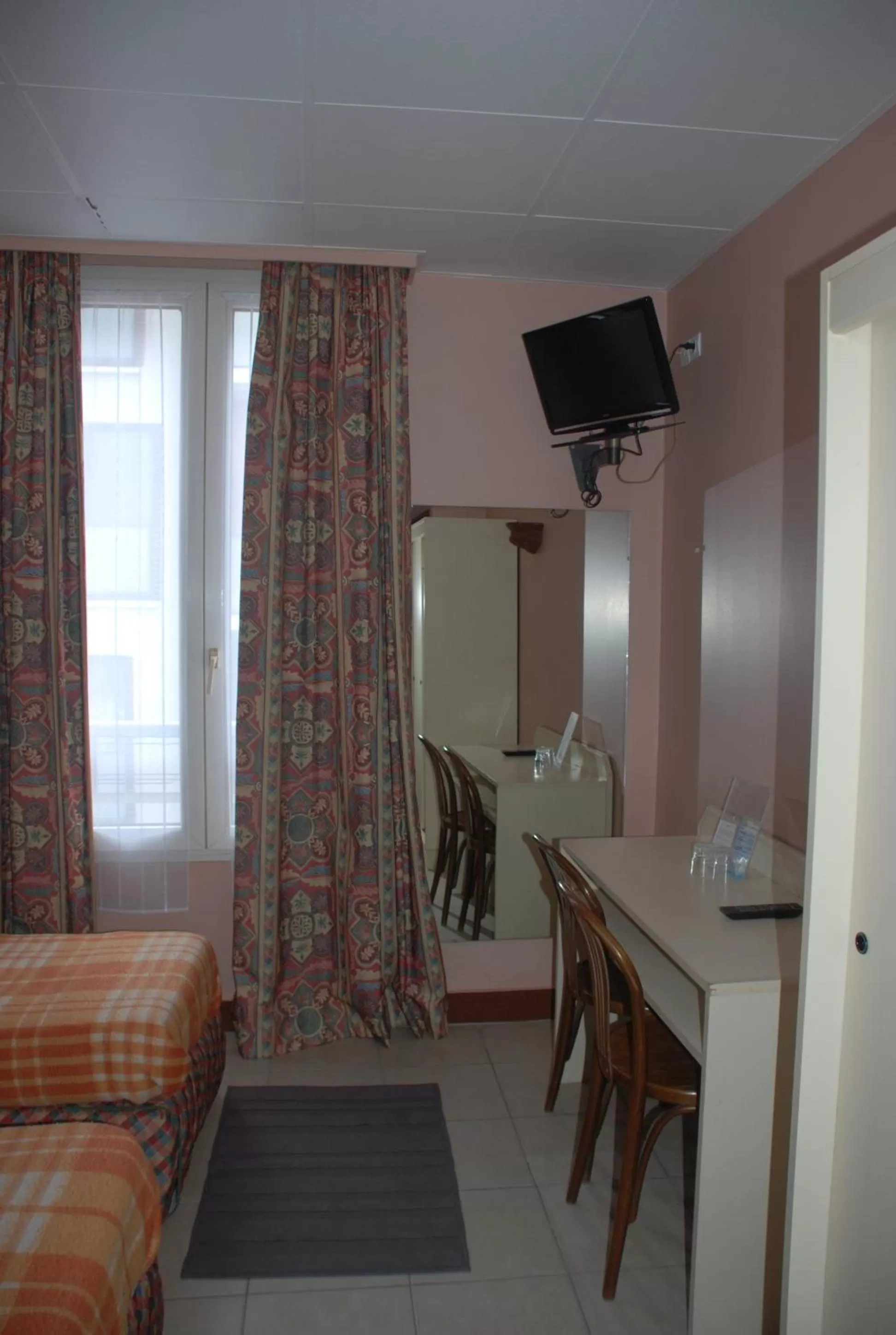 TV and multimedia, Bed in Residence De La Tour Paris-Malakoff