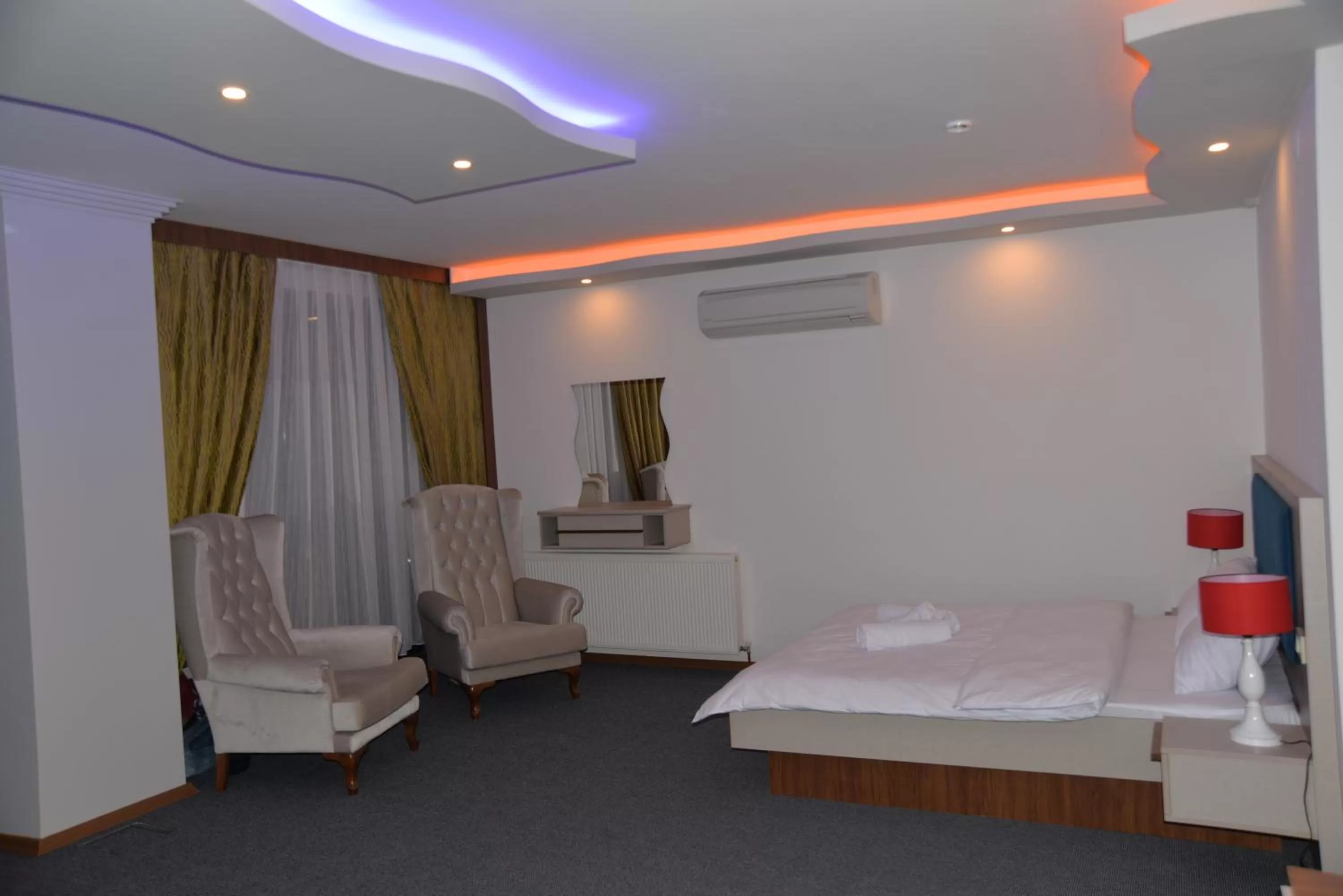 Bed in TEVETOGLU HOTEL