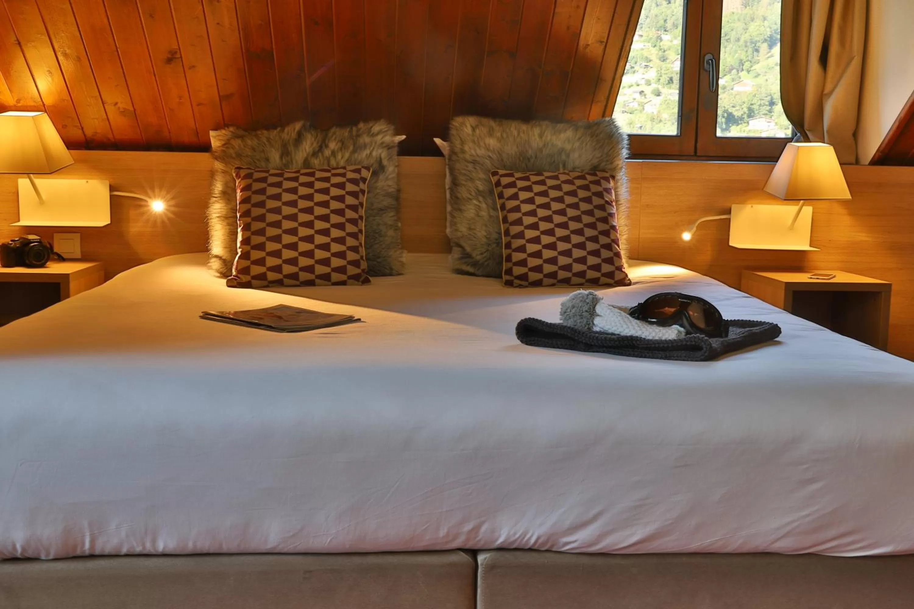 Bedroom, Bed in SOWELL HOTELS Mont Blanc et SPA