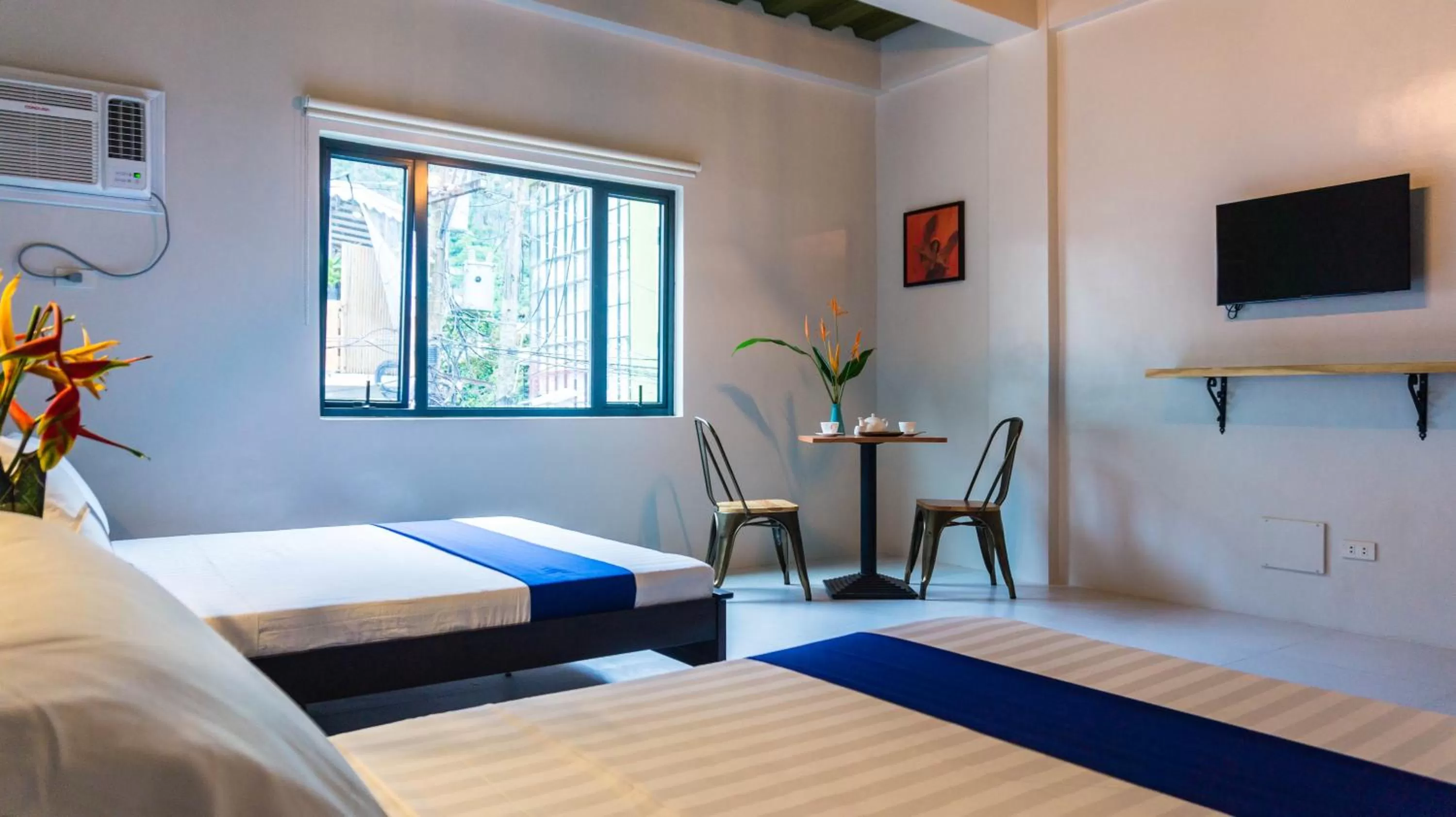 Bed in South Anchorage Inn