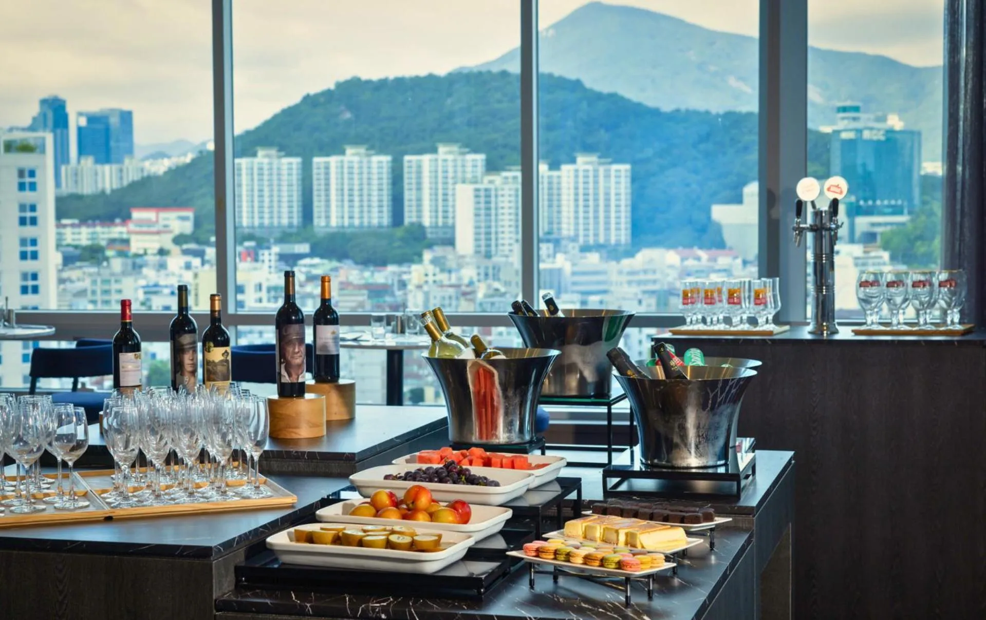 Restaurant/places to eat in Kent Hotel Gwangalli by Kensington