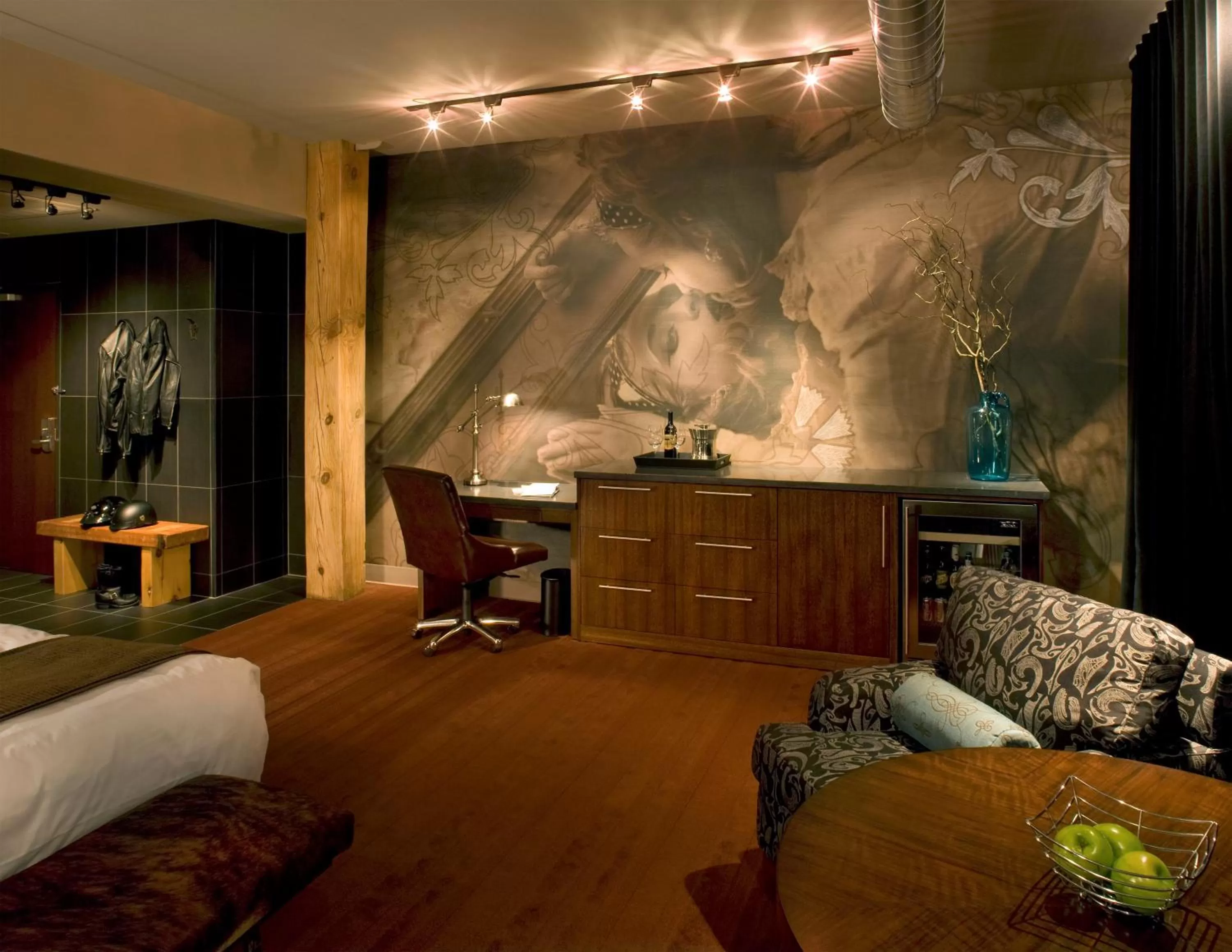 Photo of the whole room in The Iron Horse Hotel