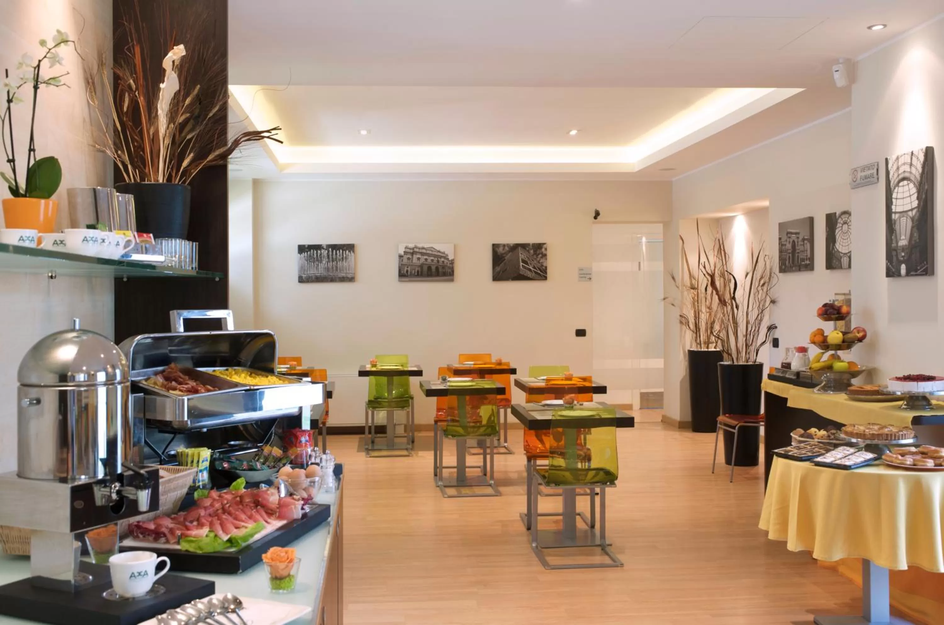 Restaurant/places to eat in Acca Palace AA Hotels