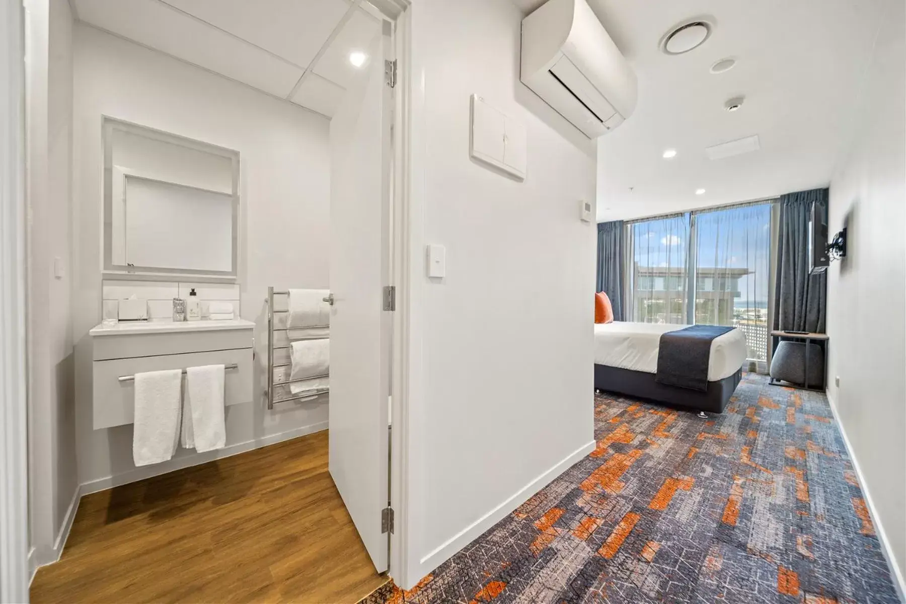 Compact Room - Non-Motorway Facing in Ramada by Wyndham Newmarket Auckland Compact Room - Non-Motorway Facing in Ramada by Wyndham Newmarket Auckland