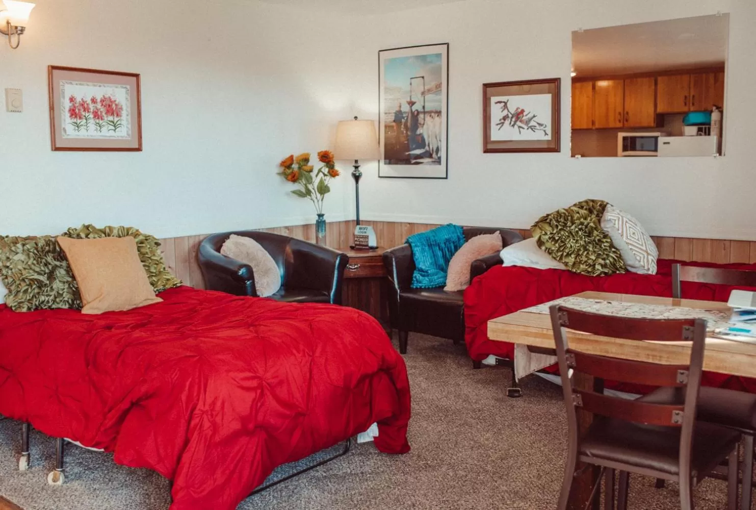 Bed in Pioneer Inn Downtown