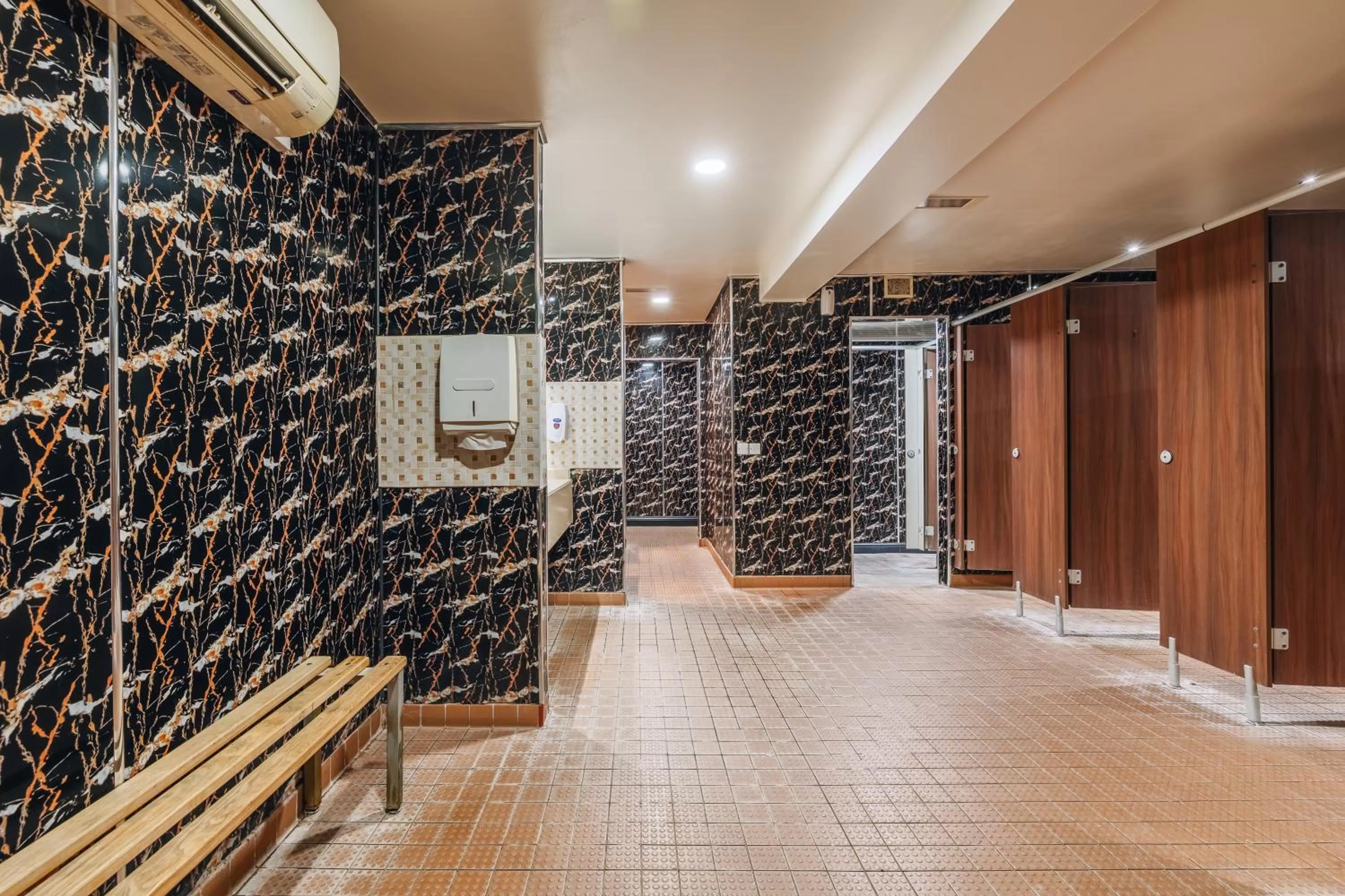 Swimming pool in Muthu Belstead Brook Hotel