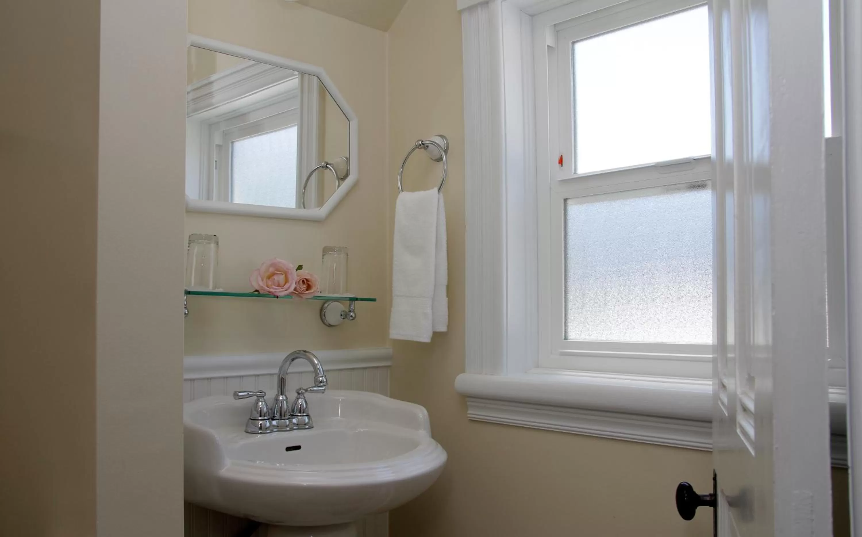 Toilet in Victorian Inn
