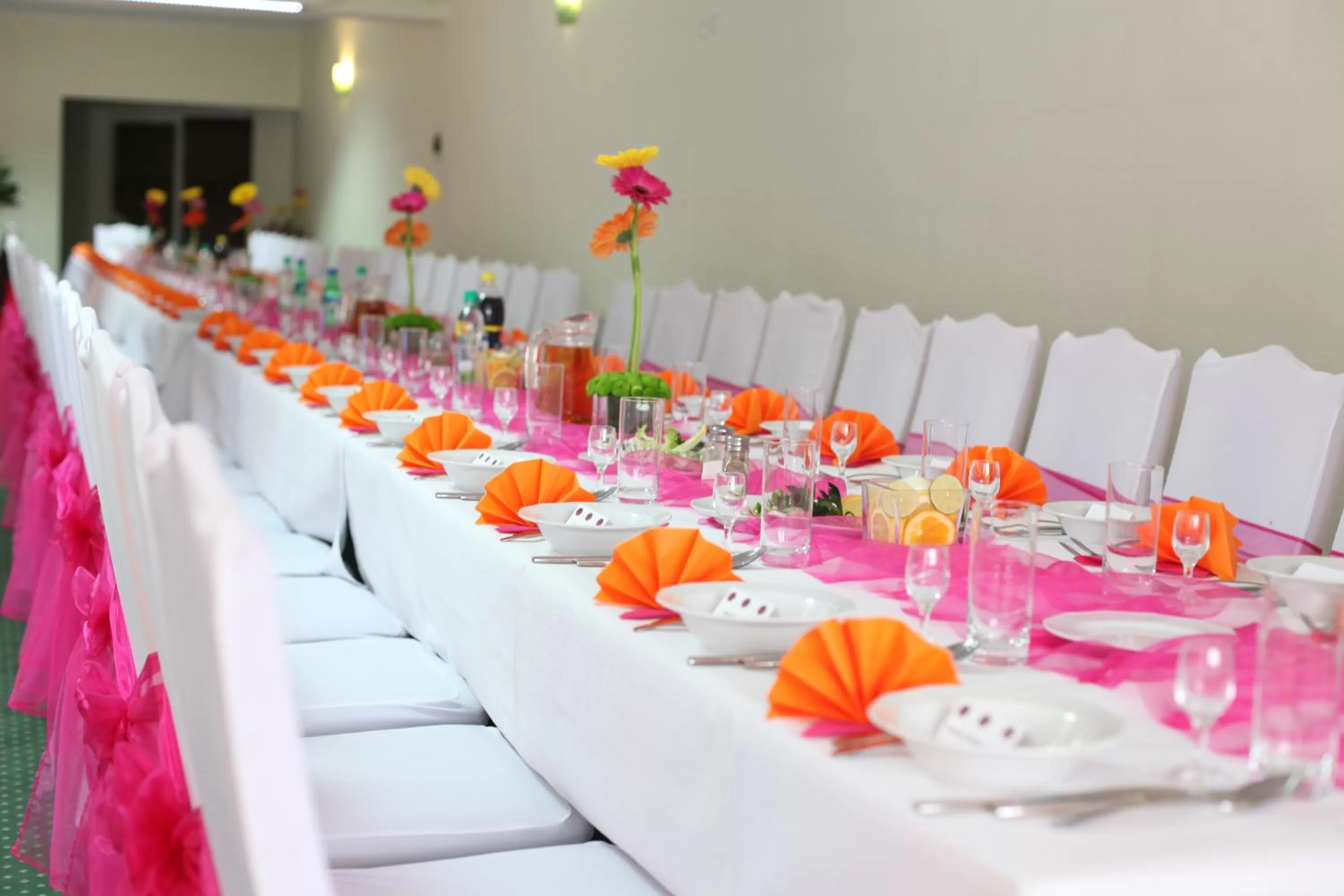 Restaurant/places to eat in Hotel Huszcza