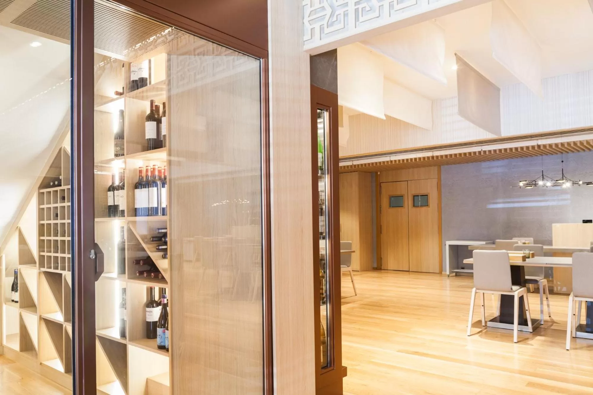 Restaurant/places to eat in SH Valencia Palace