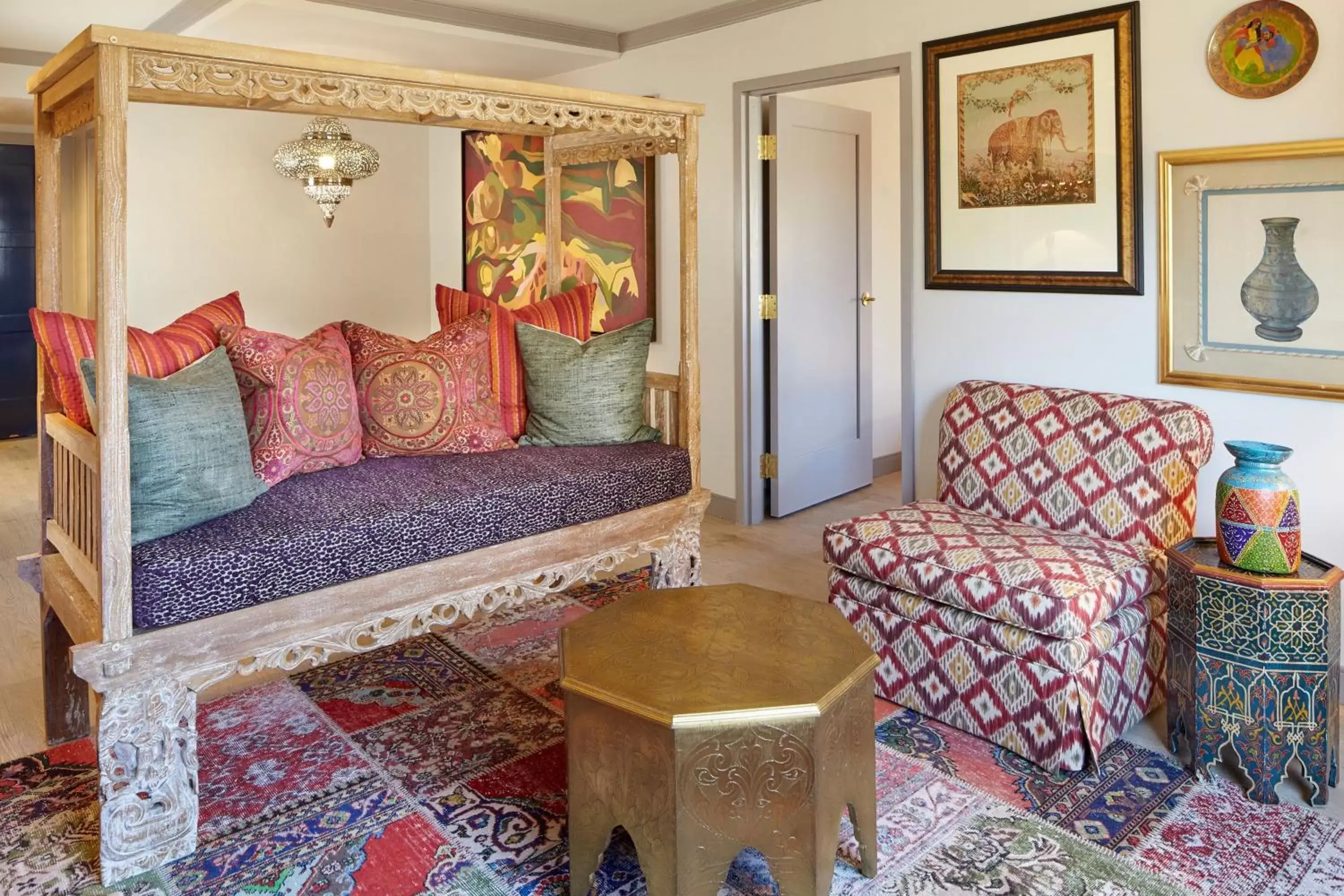 Large One-Bedroom King Suite with City View in The Burgess Hotel, Atlanta, a Tribute Portfolio Hotel Large One-Bedroom King Suite with City View in The Burgess Hotel, Atlanta, a Tribute Portfolio Hotel