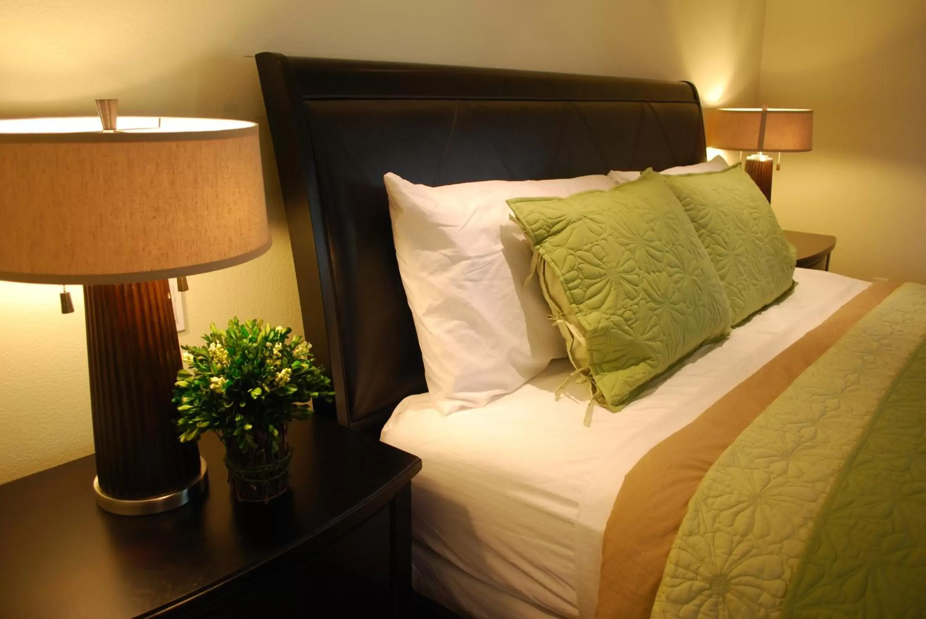 Deluxe Two-Bedroom Suite in Bella Capri Inn and Suites Deluxe Two-Bedroom Suite in Bella Capri Inn and Suites