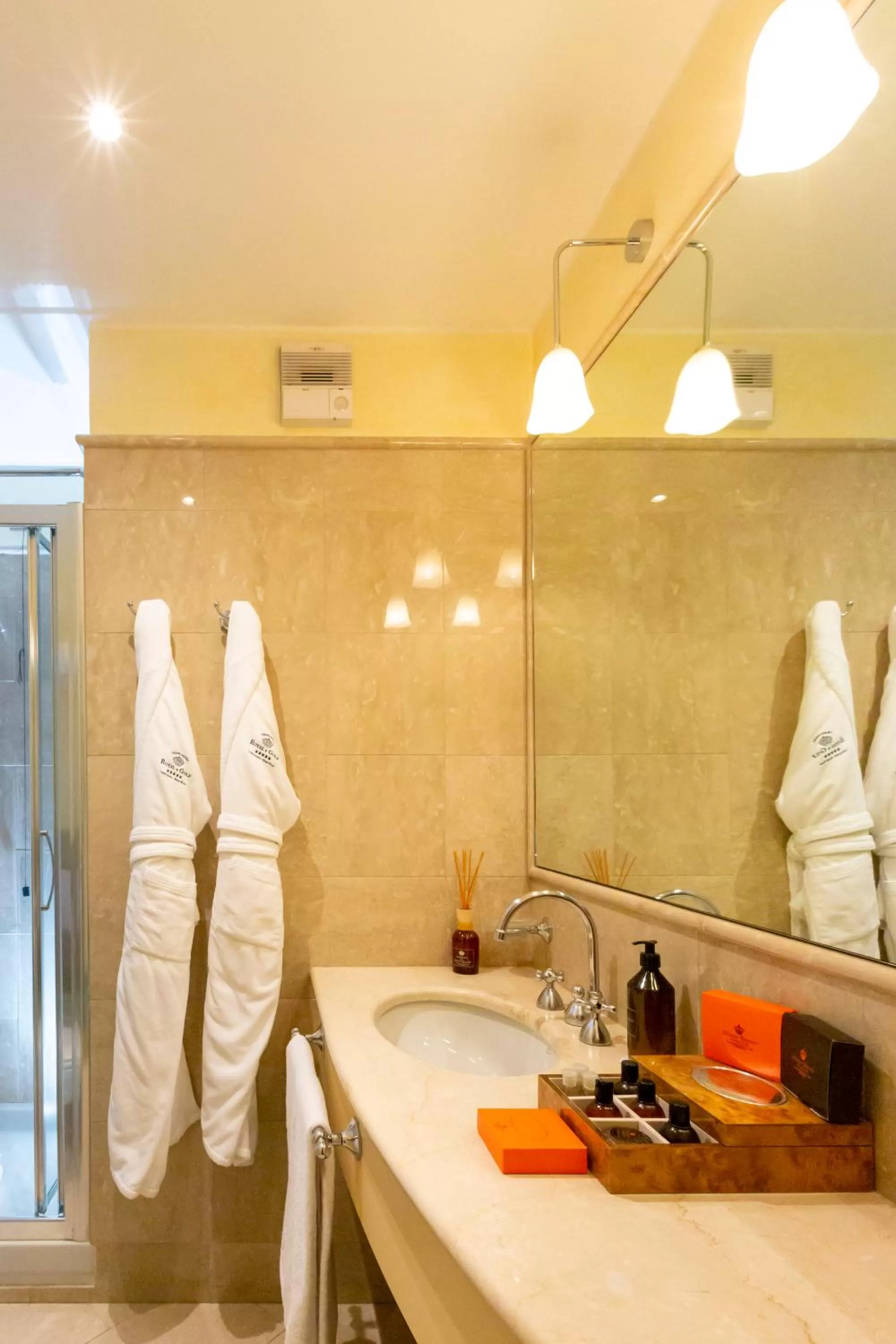 Bathroom in Grand Hotel Royal E Golf