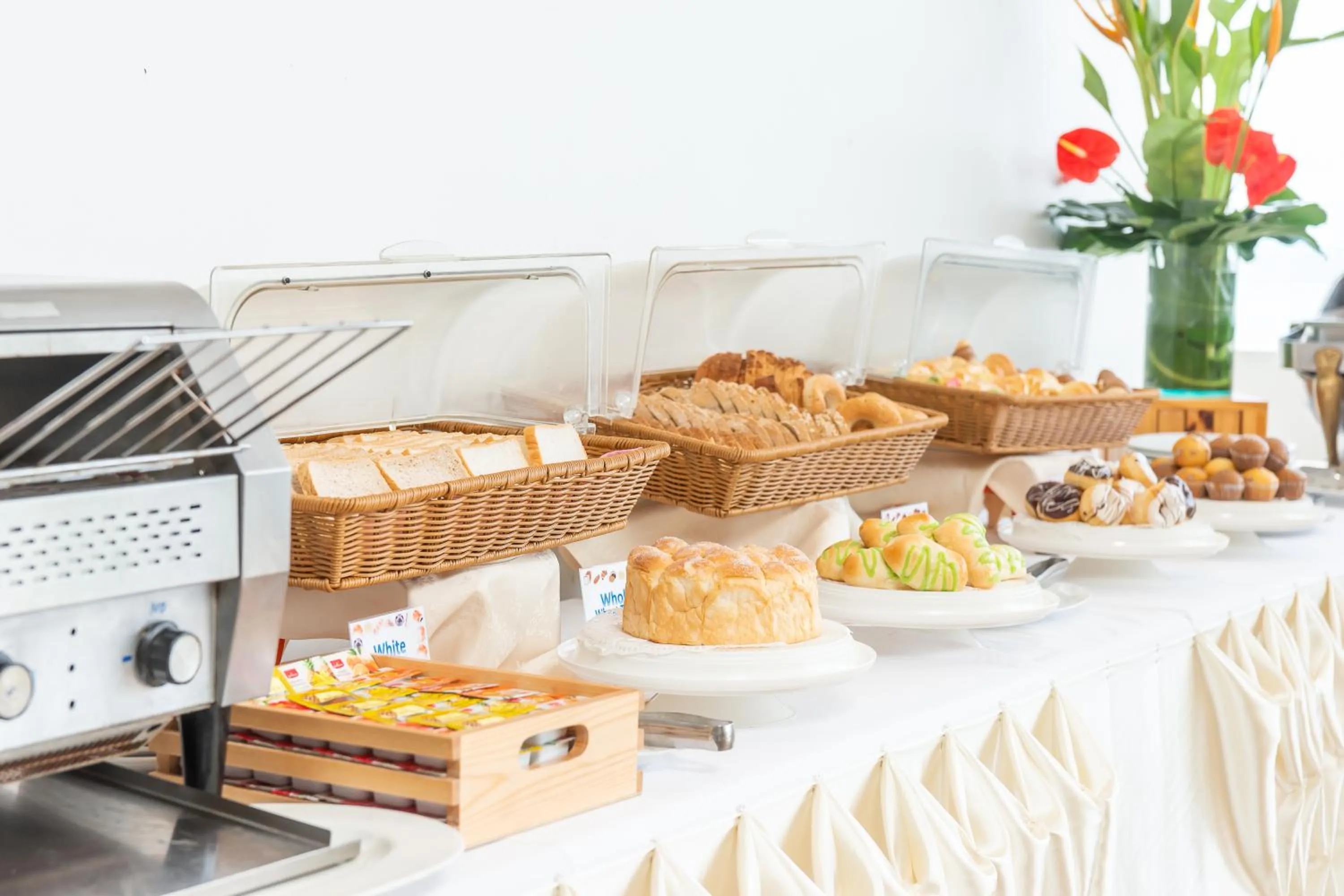 Food and drinks in Chaba Cabana Beach Resort