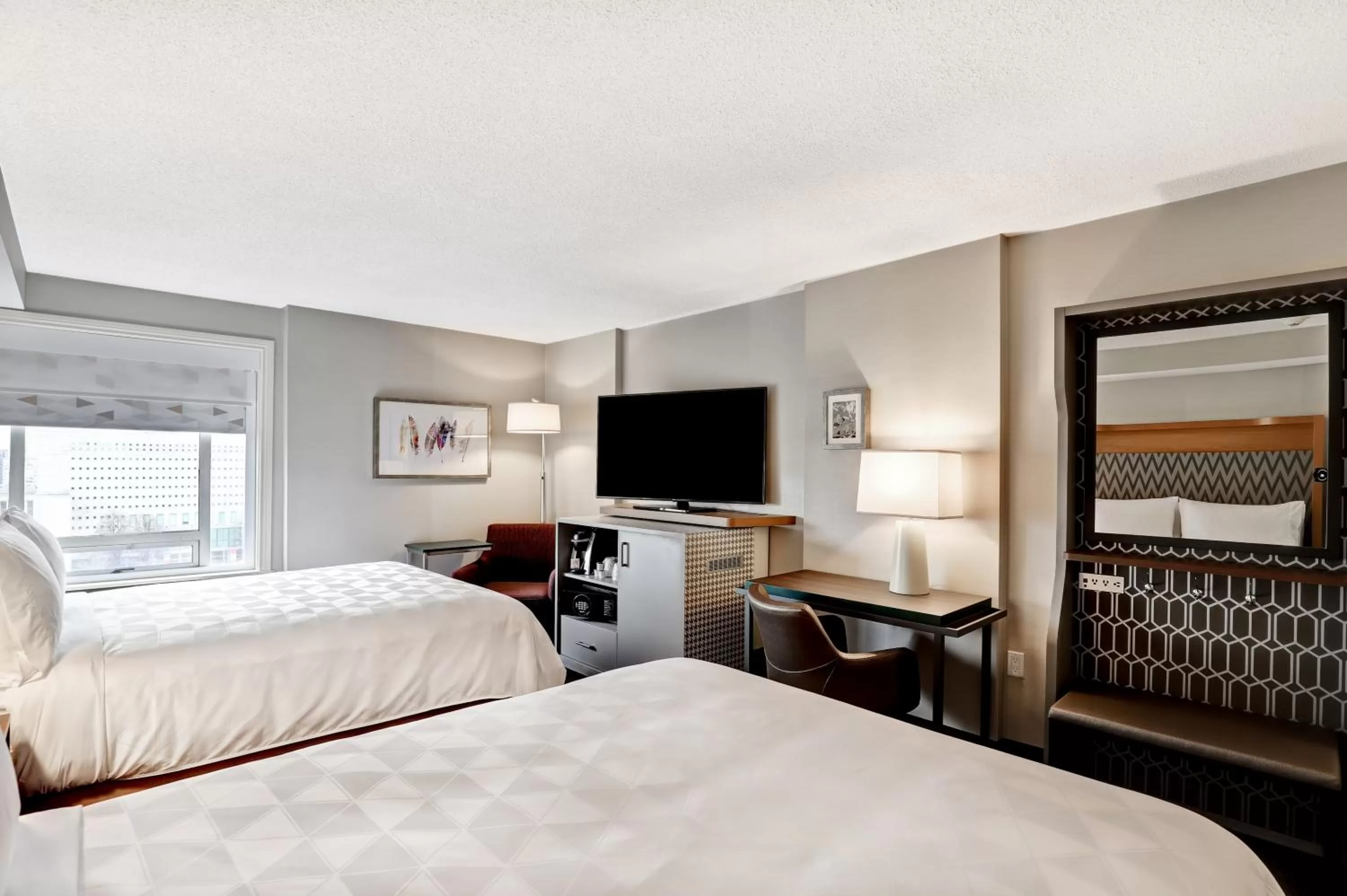 Photo of the whole room, Bed in Holiday Inn - Ottawa Dwtn - Parliament Hill by IHG