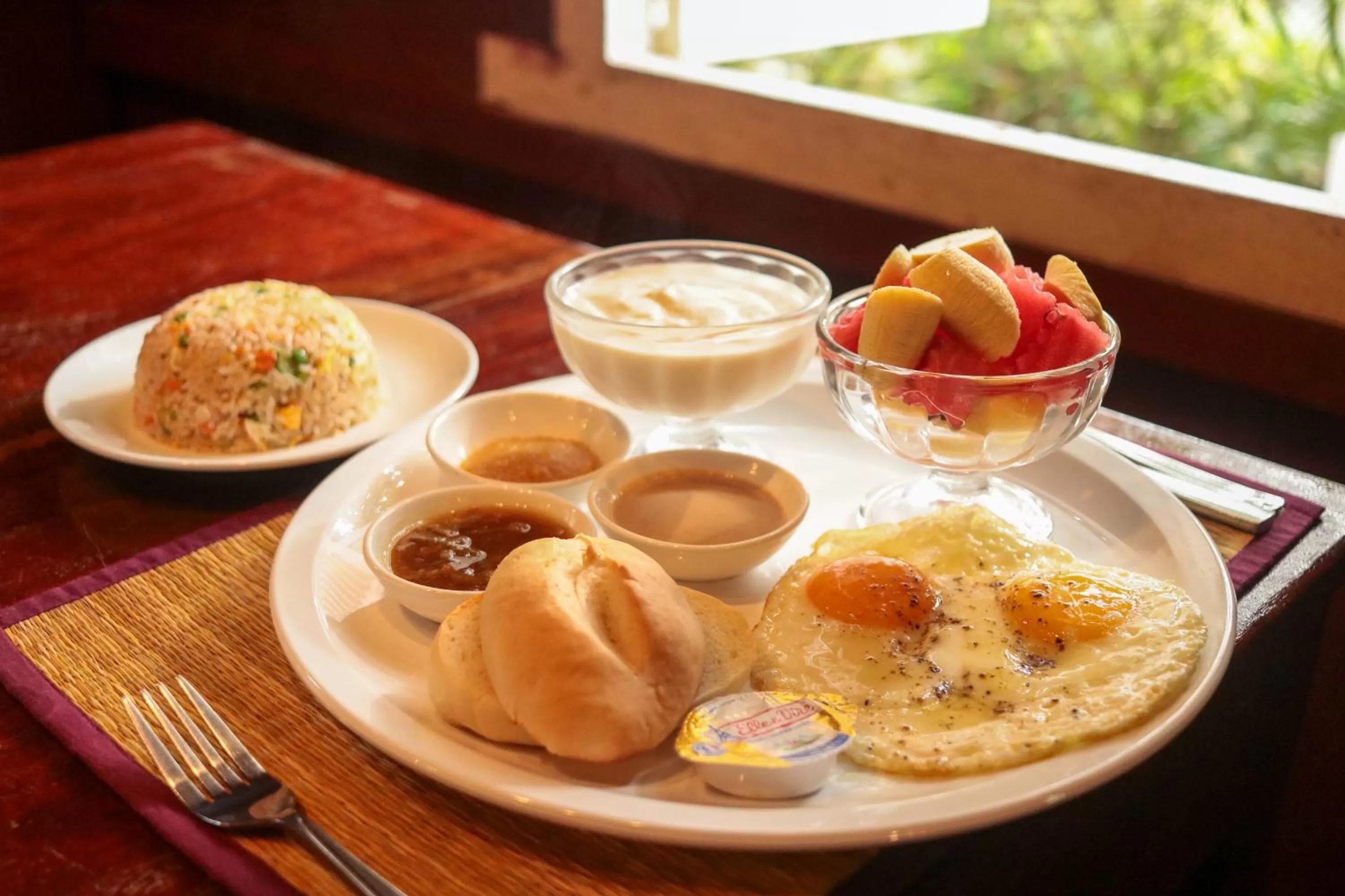 Restaurant/places to eat in Sambor Village Hotel