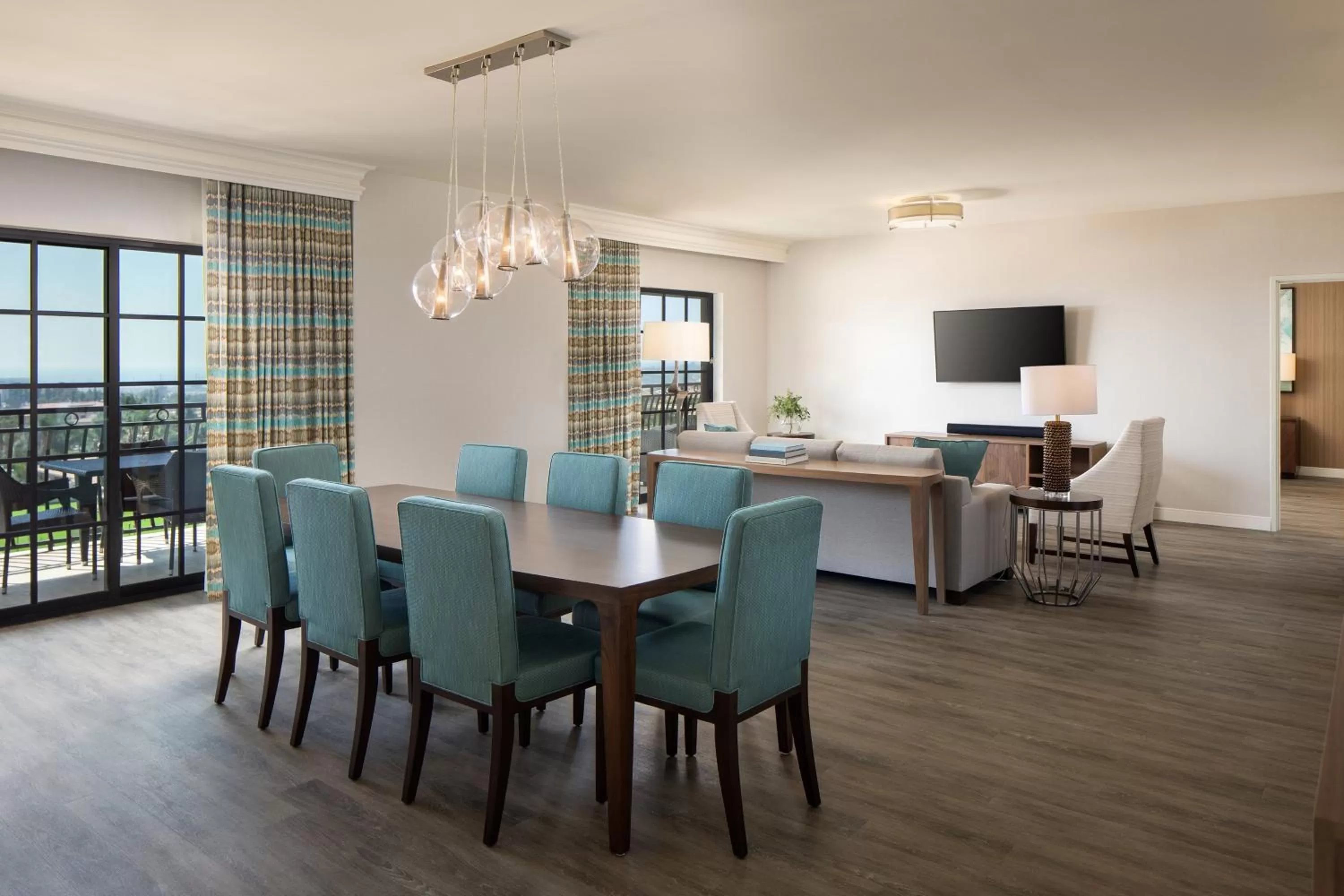 Living room, Dining Area in The Westin Carlsbad Resort & Spa