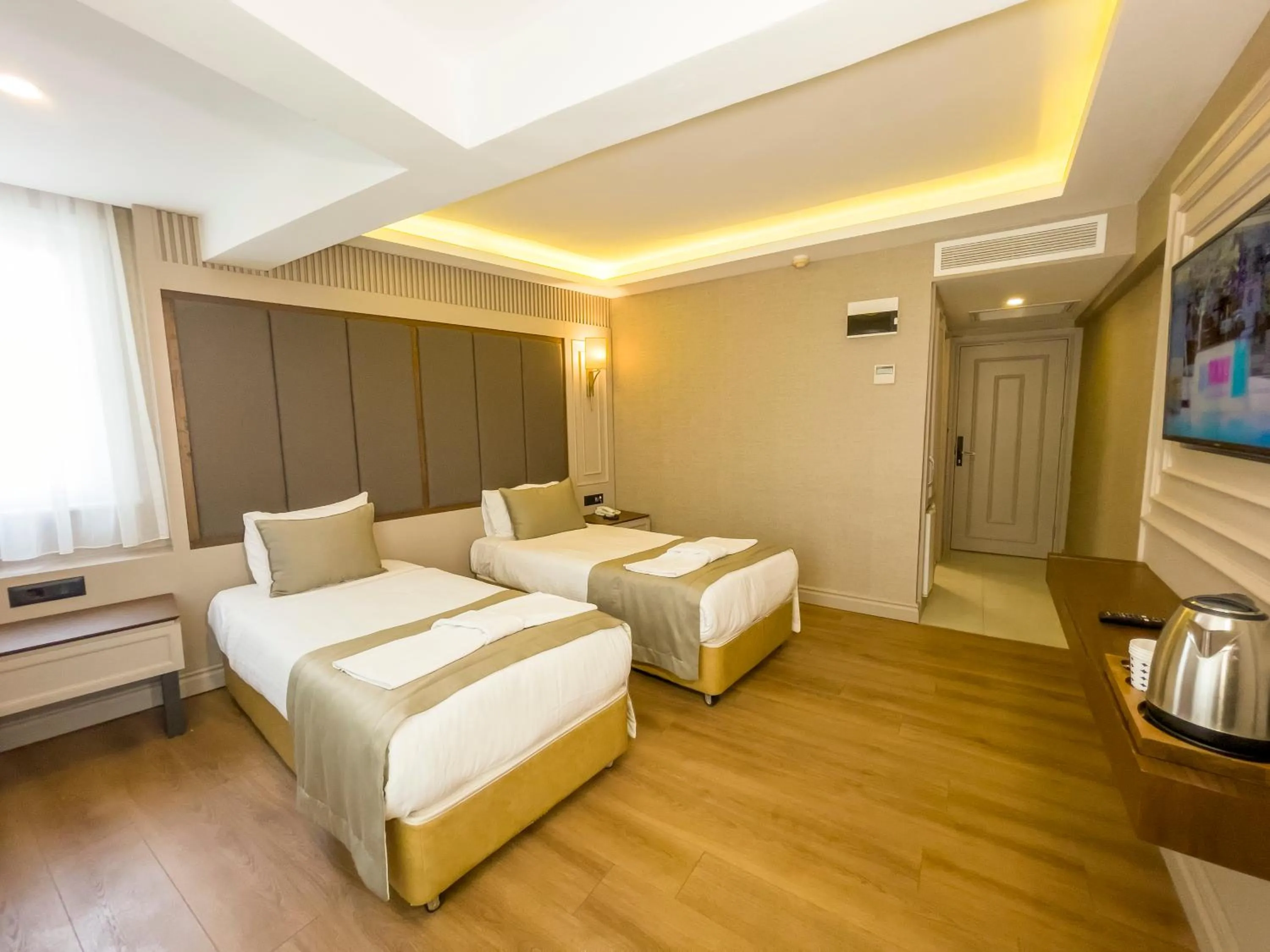 Photo of the whole room, Bed in Martinenz Hotel