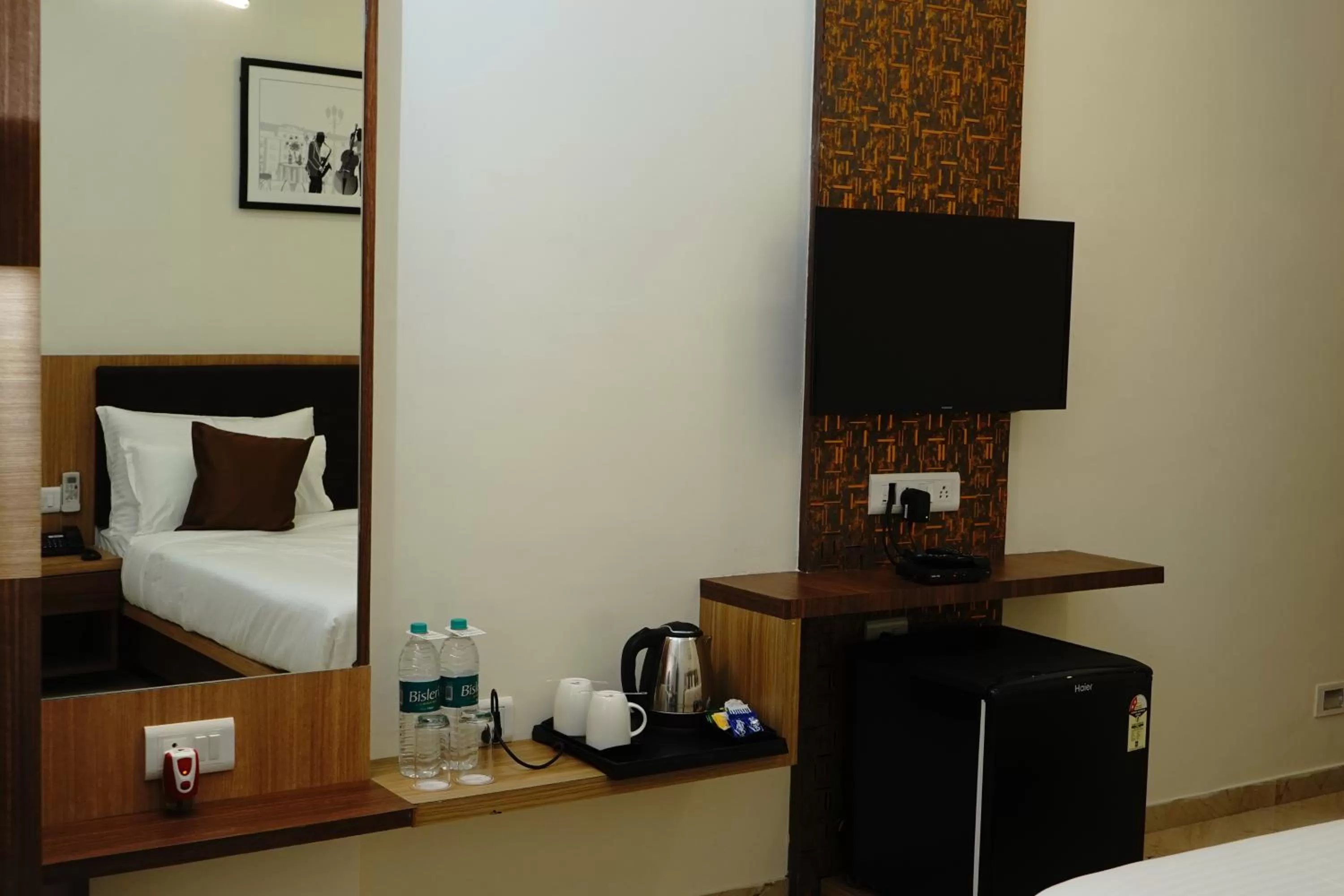 Communal lounge/ TV room, Bed in Jivanta Mahabaleshwar