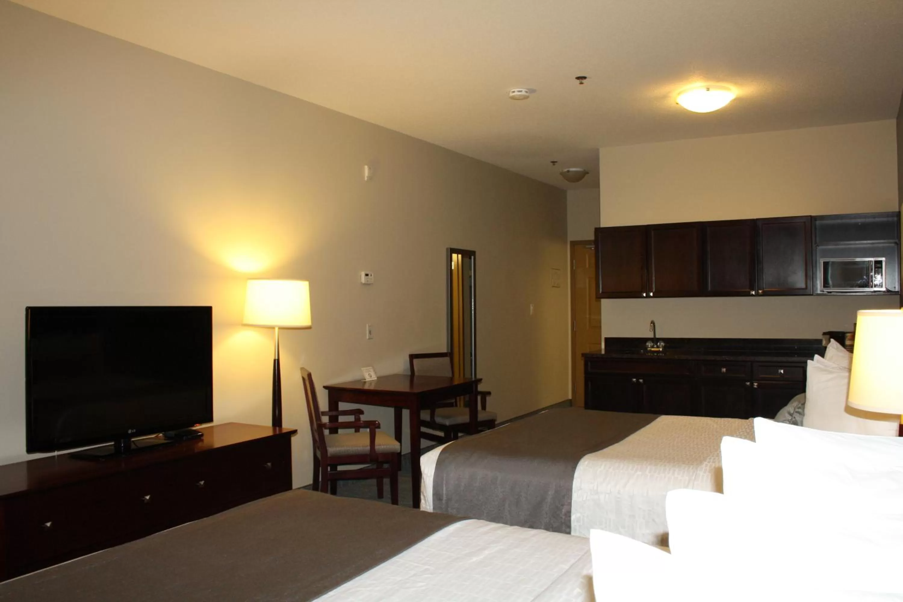 Bedroom, Bed in Best Western Rocky Mountain House Inn & Suites