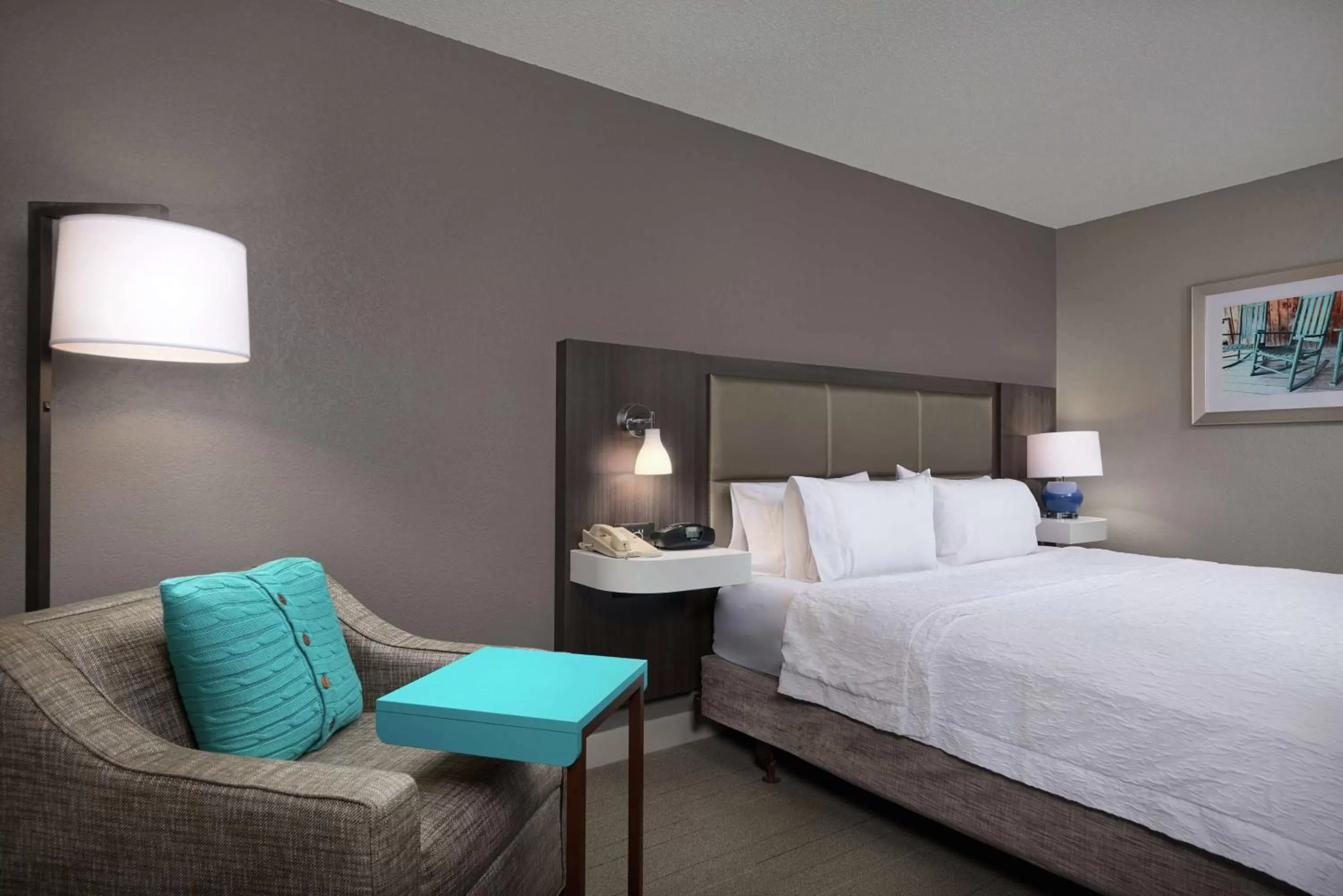 Bed in Hampton Inn & Suites Oxford-Anniston