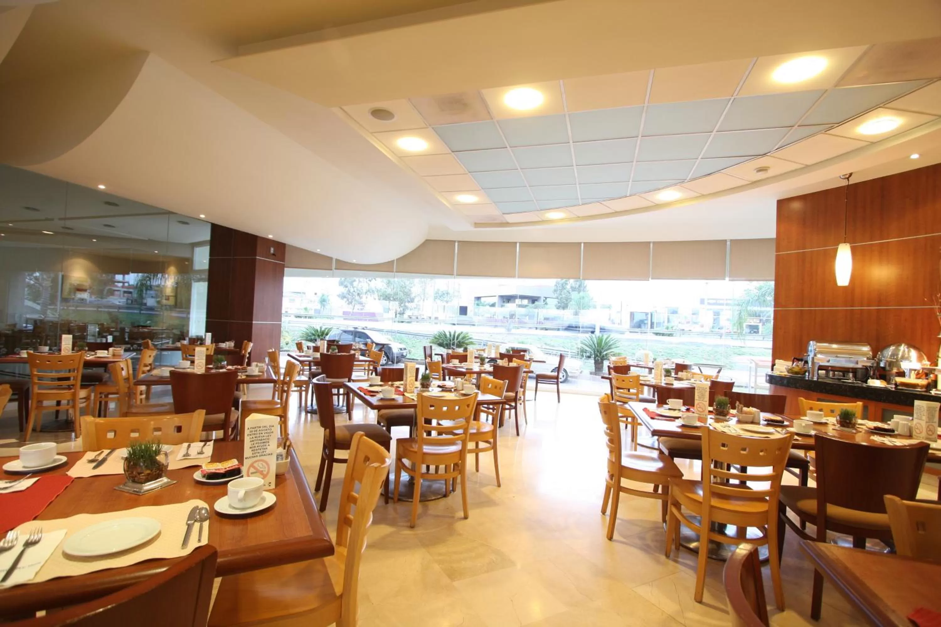 Restaurant/places to eat in Hotel Mercury Inn