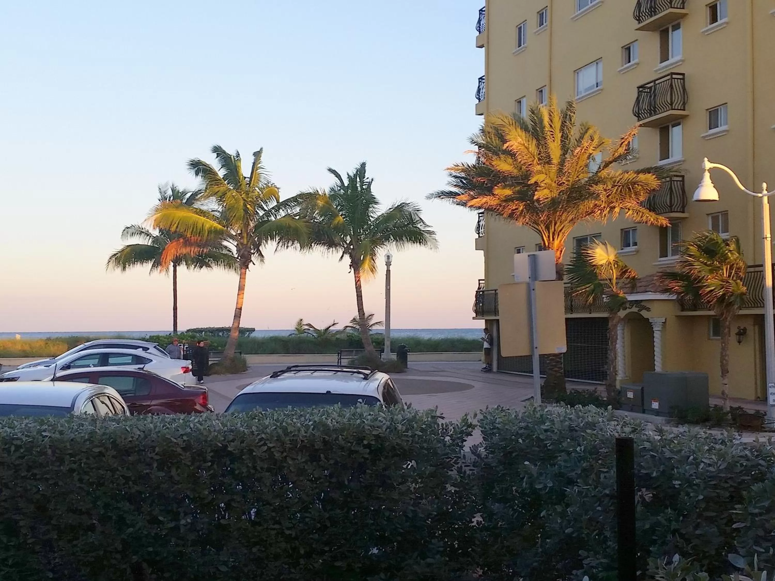 Property building in Hollywood Broadwalk Oceanside Hotel