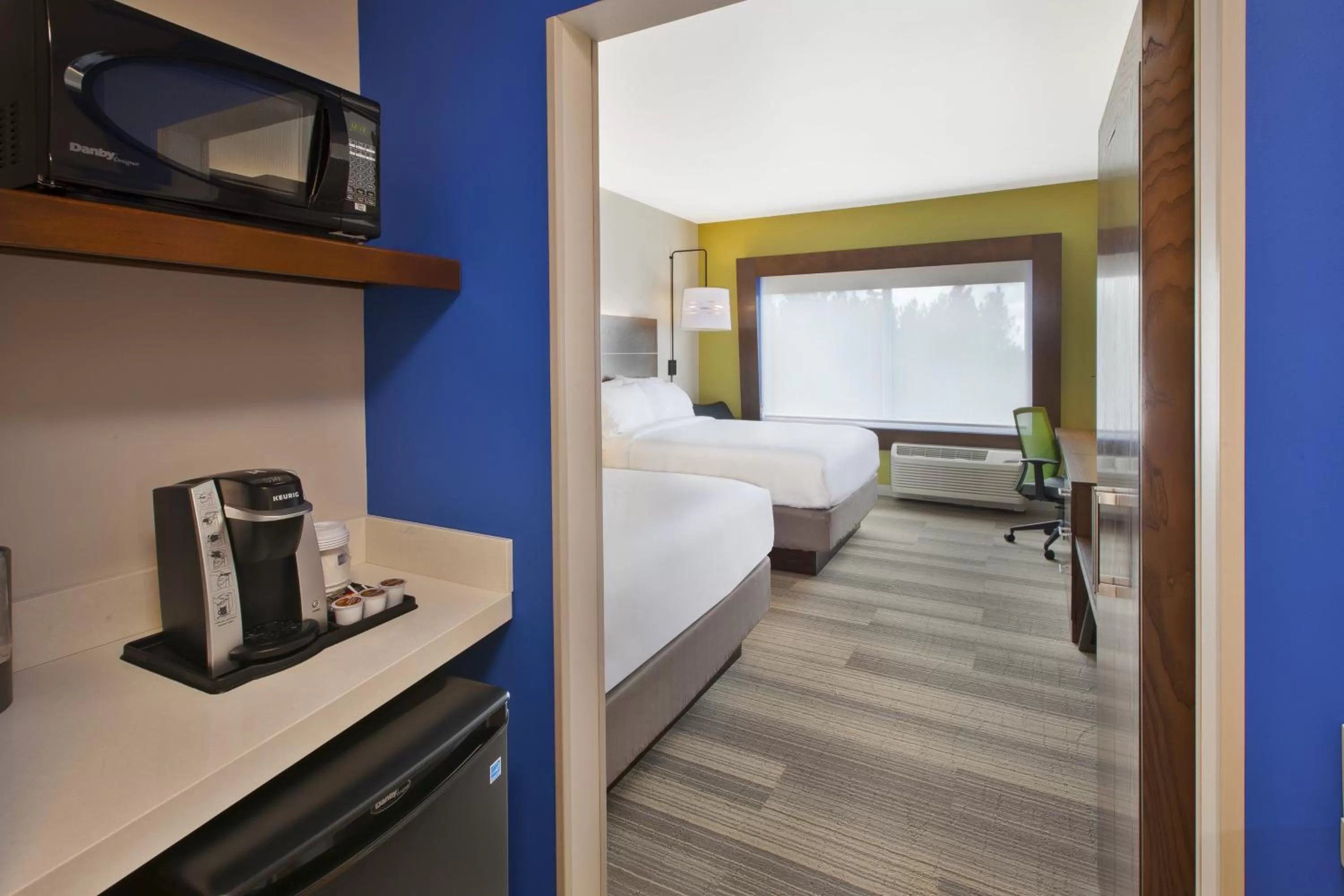 Photo of the whole room, Bed in Holiday Inn Express and Suites South Hill by IHG