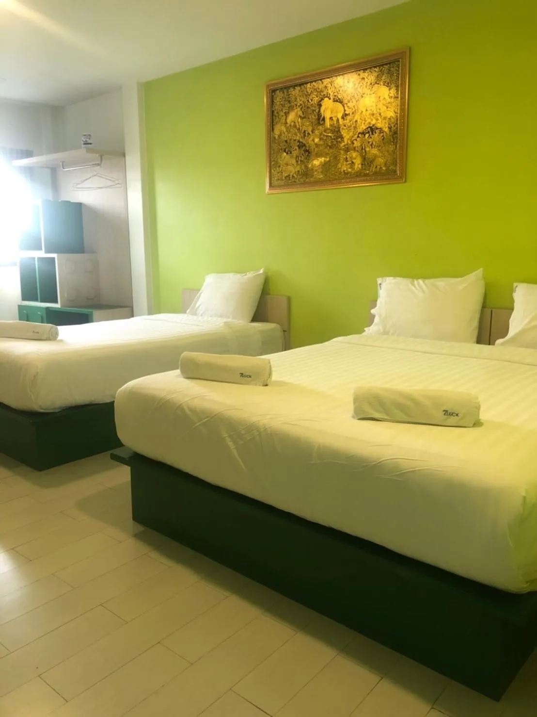 Photo of the whole room, Bed in The Seven Luck