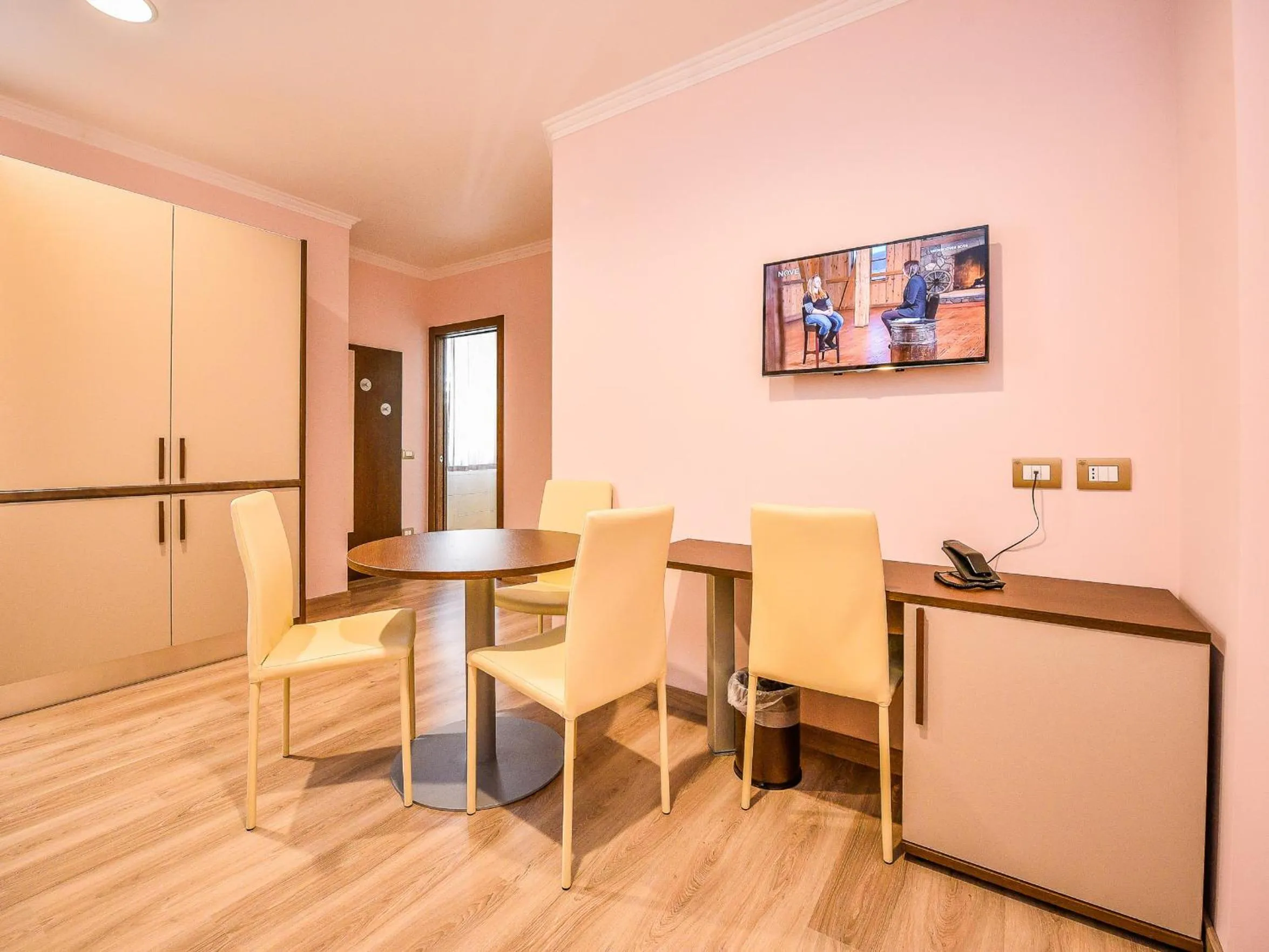 Suite with Partial Lake View  in Hotel Rosa