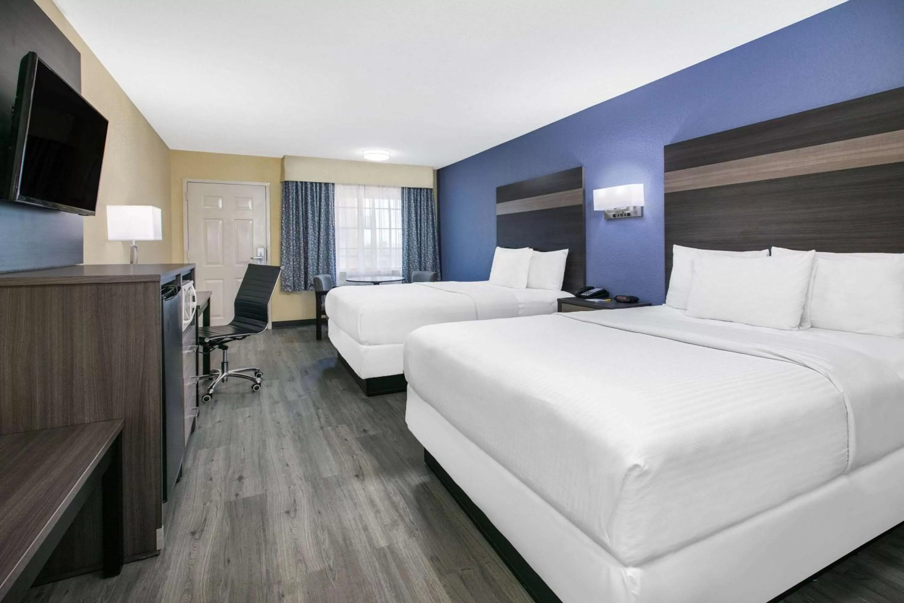 Photo of the whole room, Bed in Days Inn by Wyndham Waco Near Downtown University