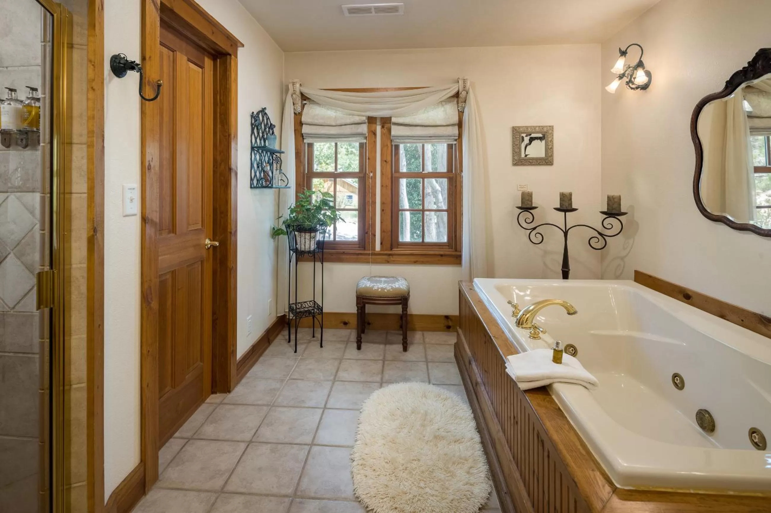 Bath, Bathroom in Sunflower Hill Inn