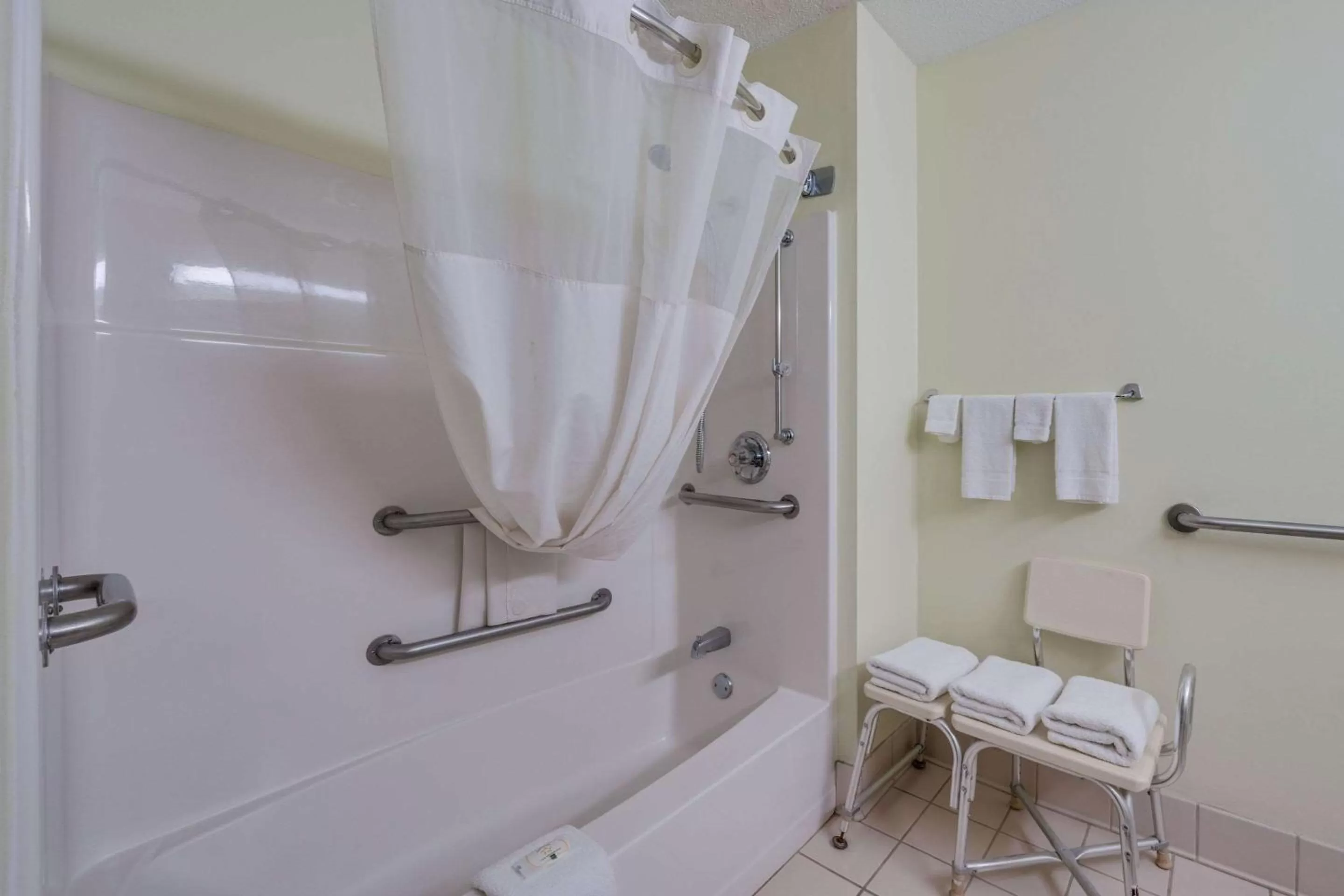 Bathroom in Quality Inn & Suites Sioux Falls South